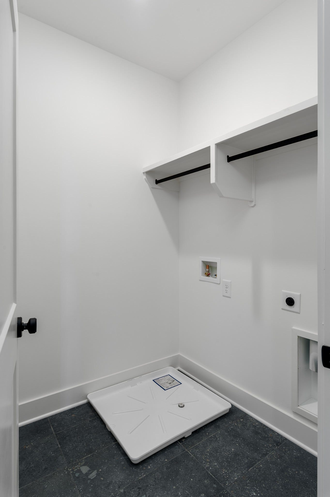3310 Conviser Dr, Nashville, TN 37207 Welcome to your new home! One standout feature is the spacious laundry room, designed for both functionality and convenience.