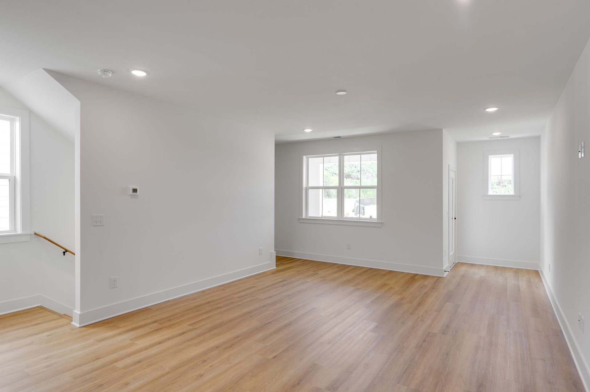 3310 Conviser Dr, Nashville, TN 37207 Step into this beautifully designed open living space that seamlessly connects the dining area and kitchen, creating an ideal space for entertaining and family gatherings. The expansive layout is flooded with natural light.