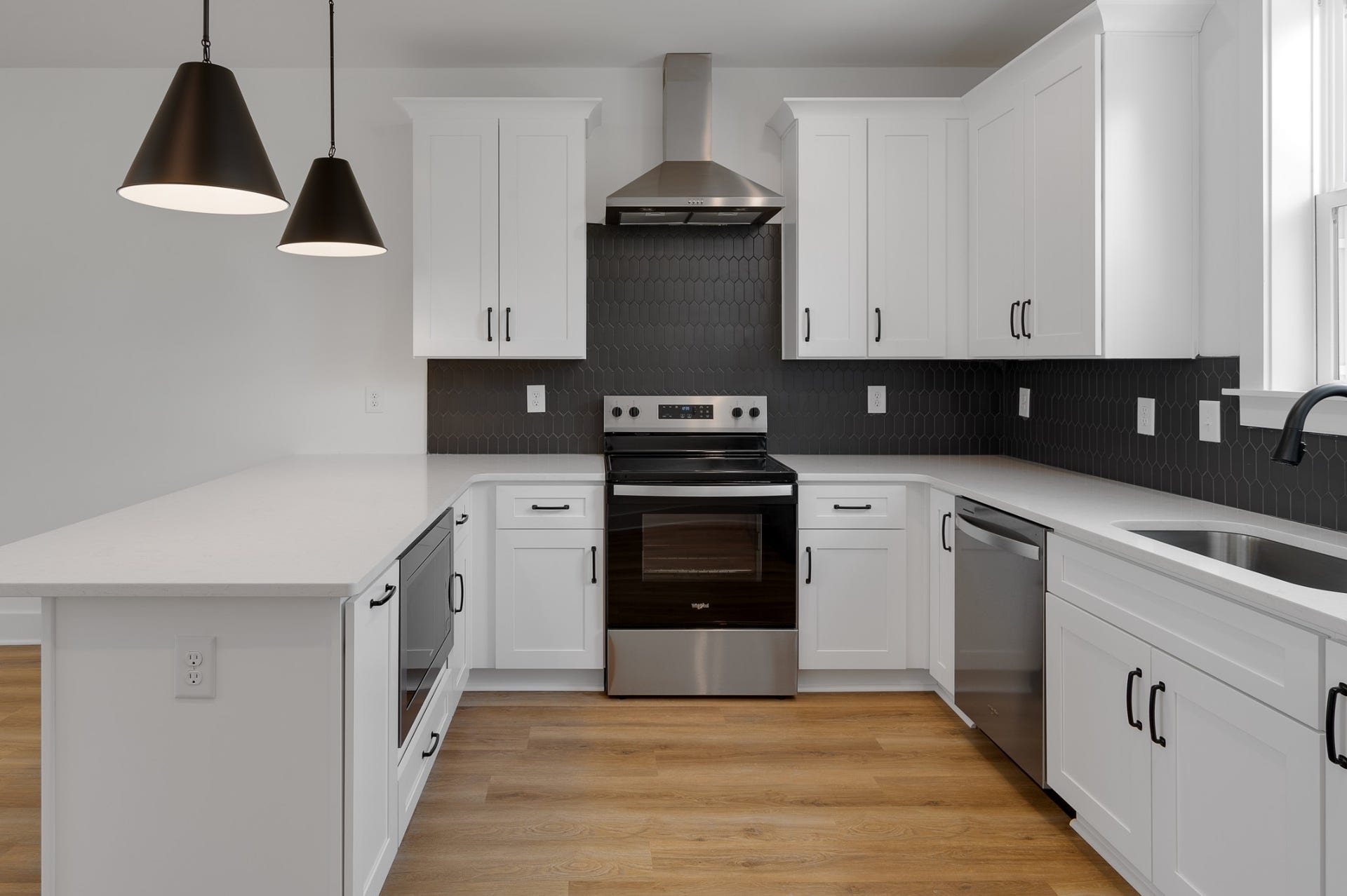 3310 Conviser Dr, Nashville, TN 37207 Discover the heart of the home in this stunning, ultra-open kitchen that redefines modern living.