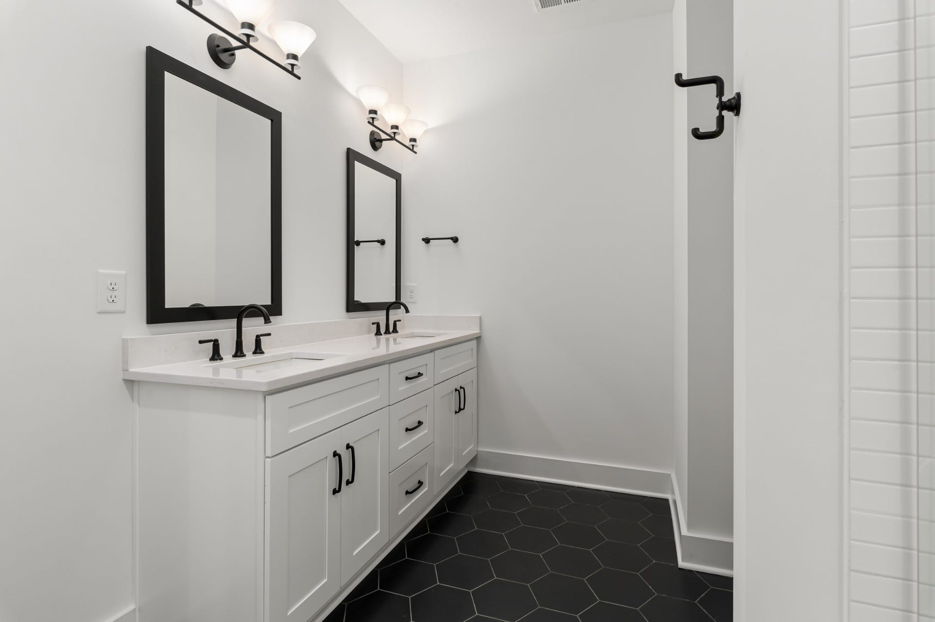 3310 Conviser Dr, Nashville, TN 37207 The attached primary en-suite bath boasts a luxurious walk-in shower, and dual vanities, offering a spa-like experience right at home.