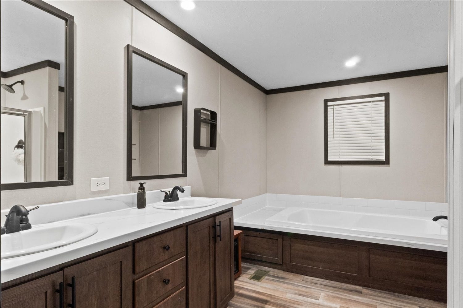1416 S High St, Columbia, TN 38401 1416 S High St, Columbia, TN 38401