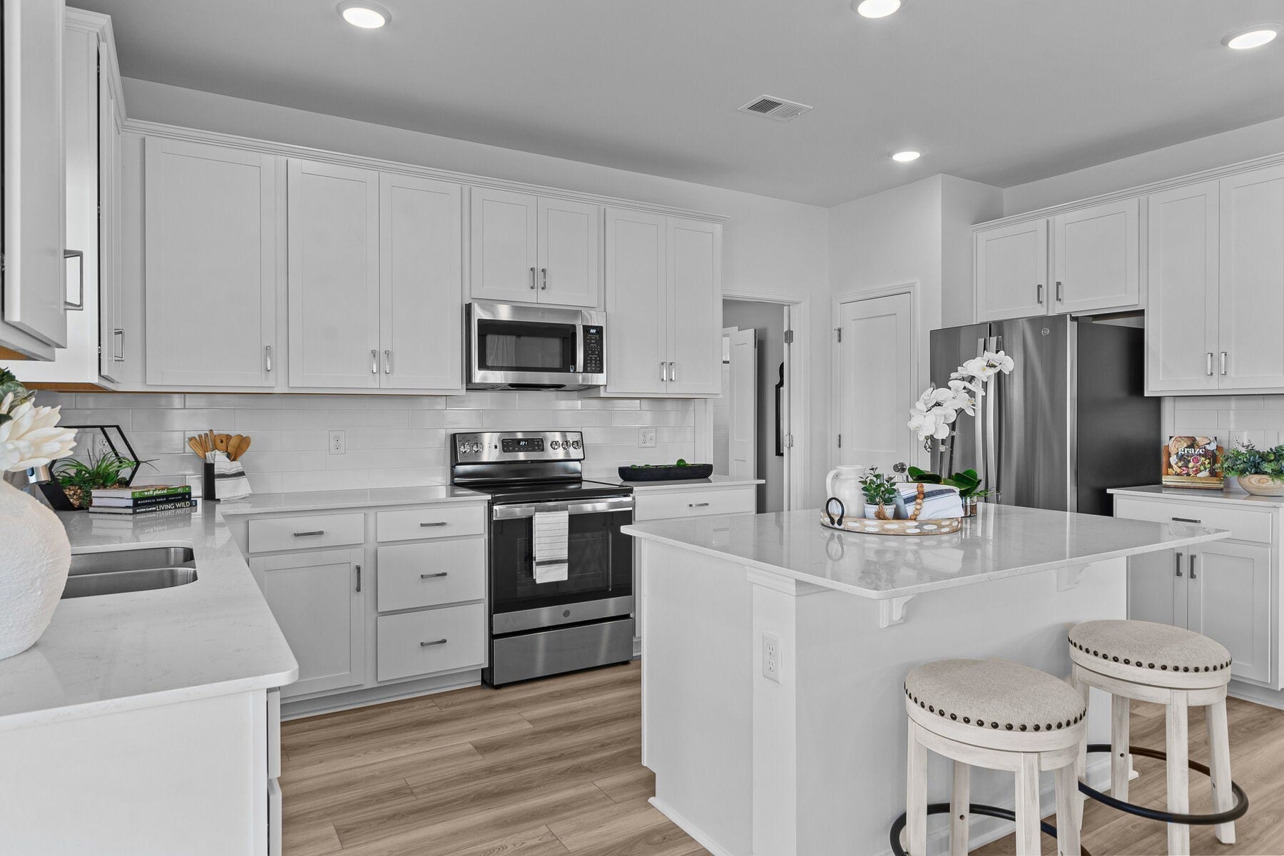 2560 Peaceful Valley Drive, Columbia, TN 38401