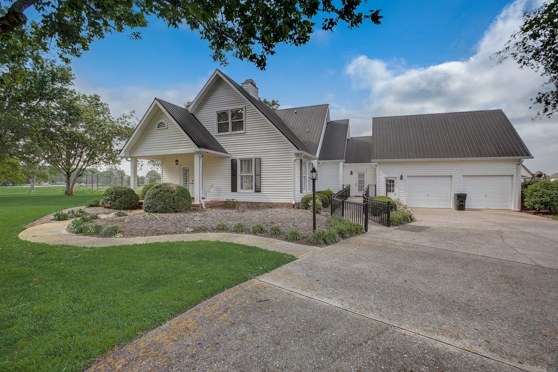 5517 Sinclair St, Murfreesboro, TN 37127 The Maples | Community Amenities: Clubhouse Available for Rentals