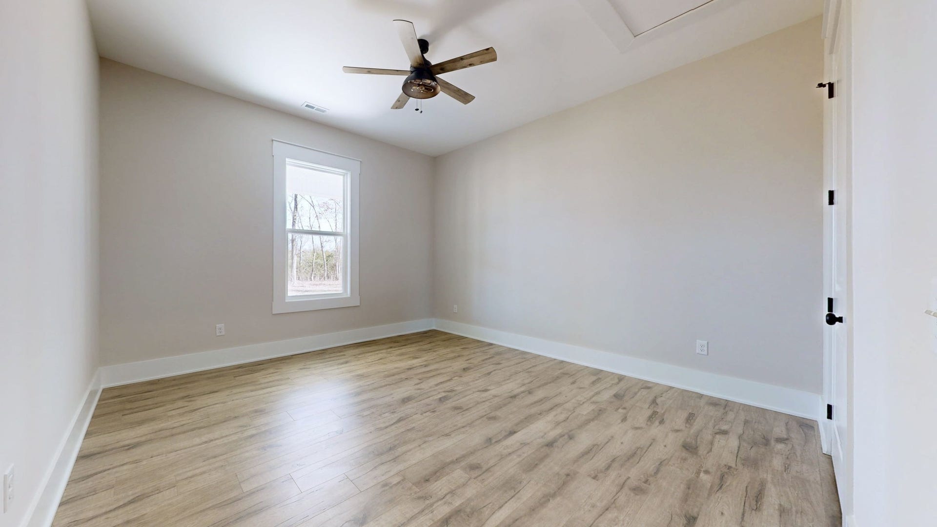 579 Lower Halls Mill Rd, Shelbyville, TN 37160 Bedroom 2