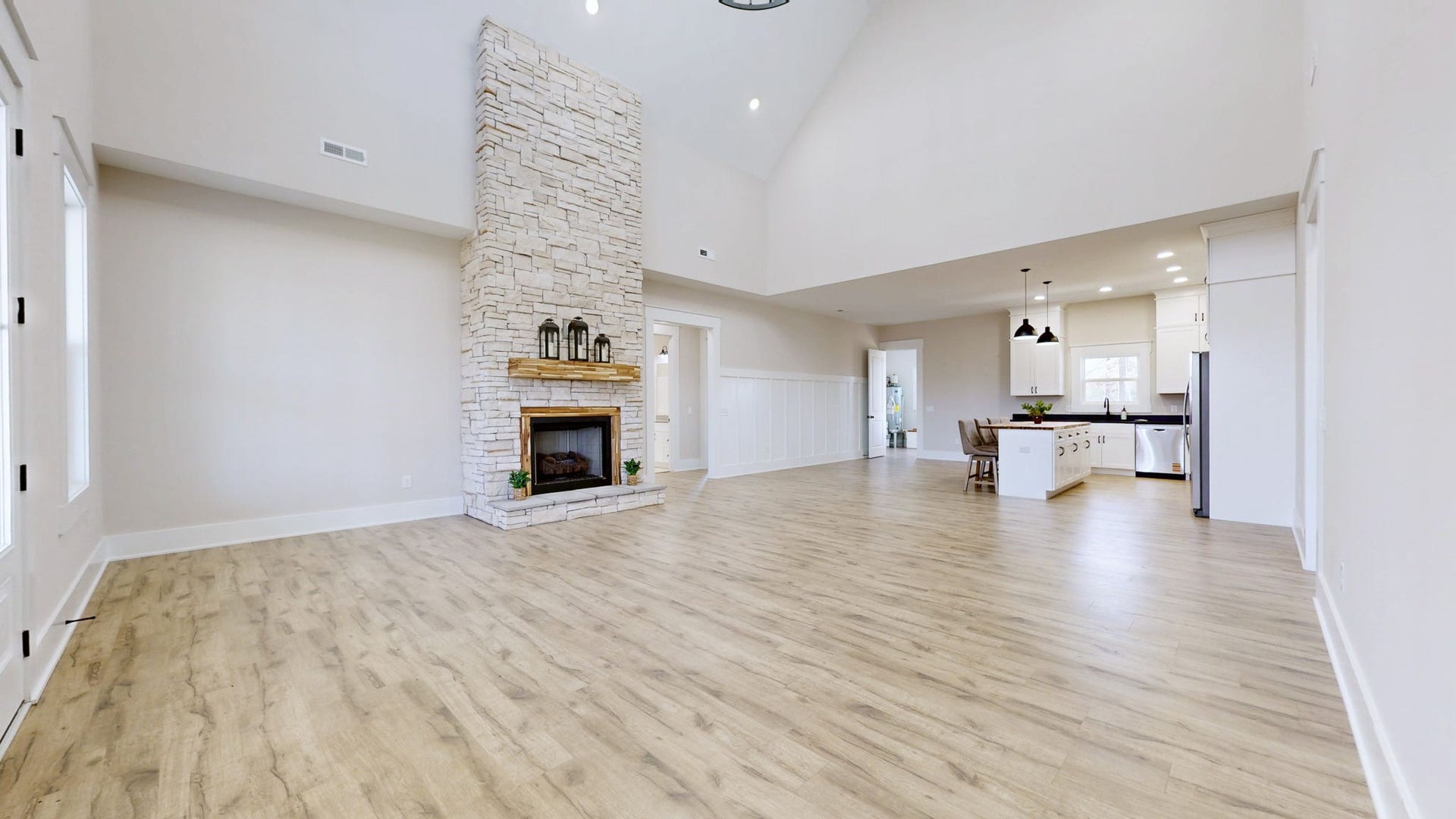 579 Lower Halls Mill Rd, Shelbyville, TN 37160 Open floor plan with soaring ceilings and a beautiful fireplace, recessed lighting, and a beautiful chandelier.