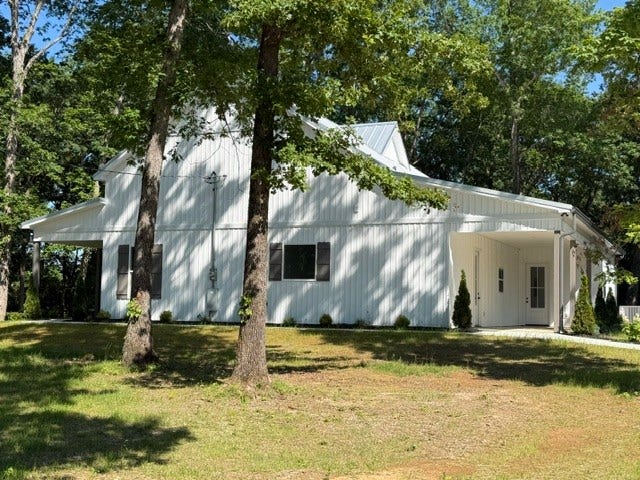 579 Lower Halls Mill Rd, Shelbyville, TN 37160 579 Lower Halls Mill Rd, Shelbyville, TN 37160