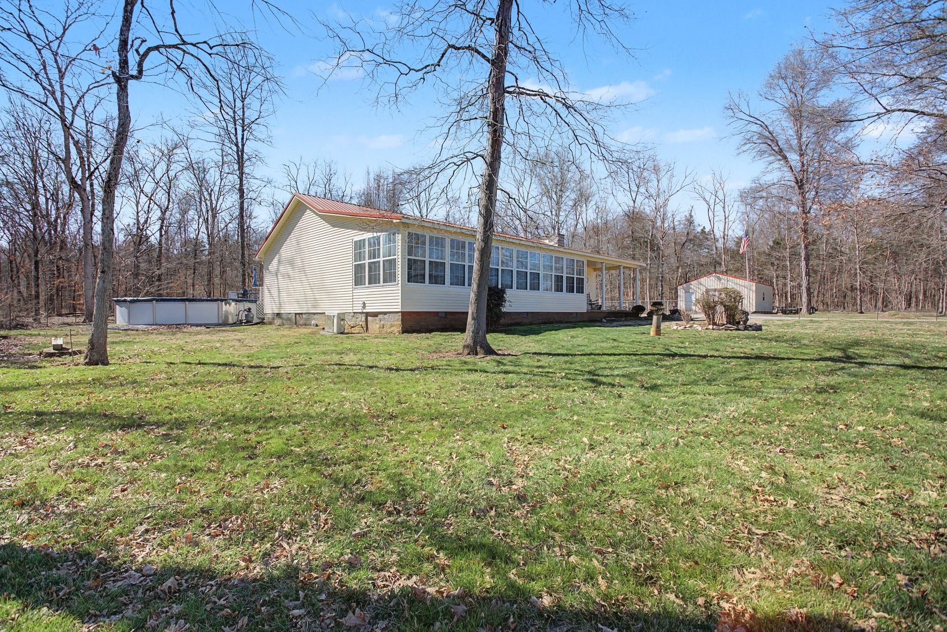 1545 Irwin Rd, Lewisburg, TN 37091 Wall of windows to let in the sunshine and enjoy nature views