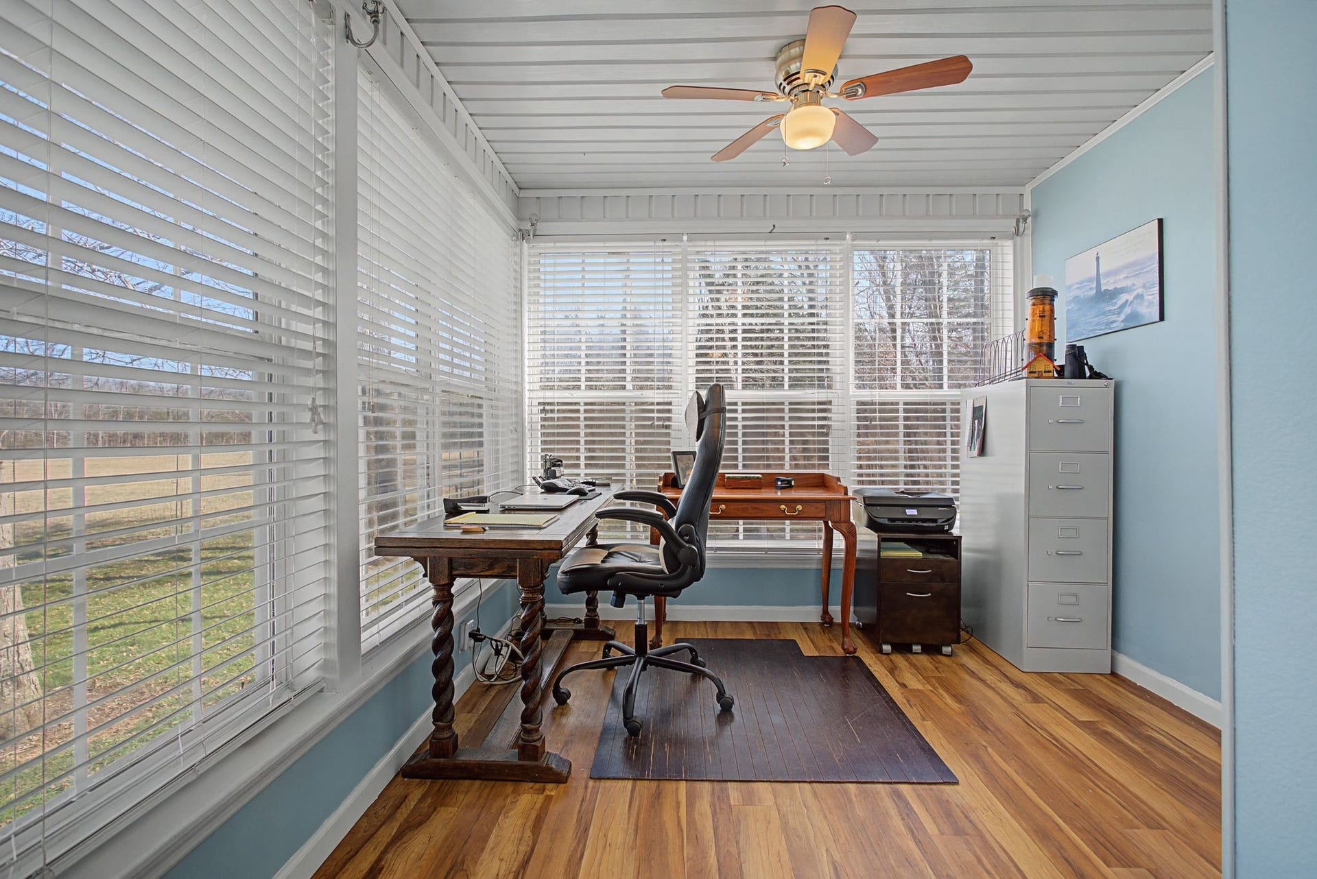 1545 Irwin Rd, Lewisburg, TN 37091 Office area located in front sunroom with wall of windows