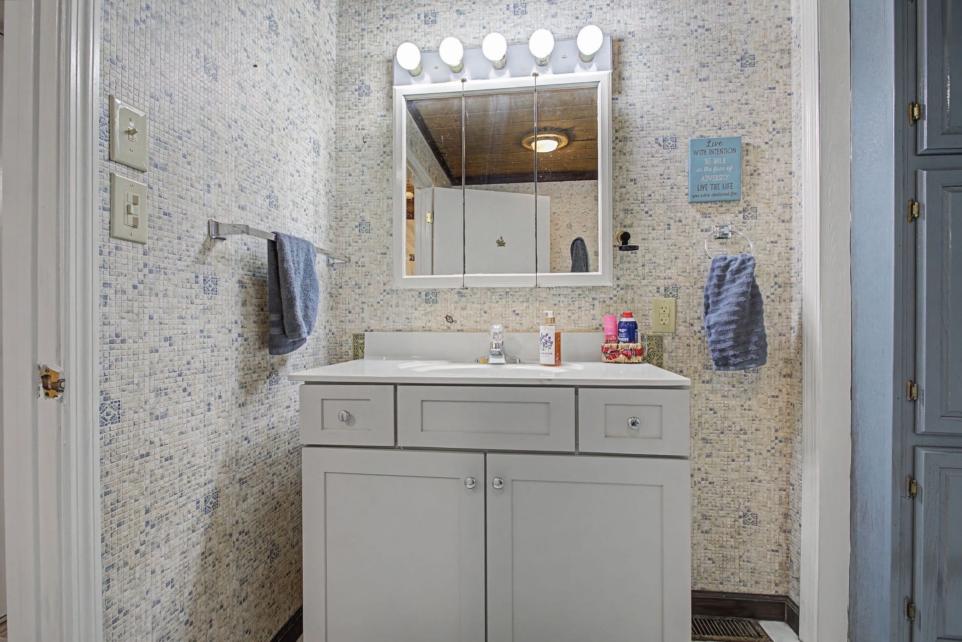 1545 Irwin Rd, Lewisburg, TN 37091 Vanity in bathroom 2