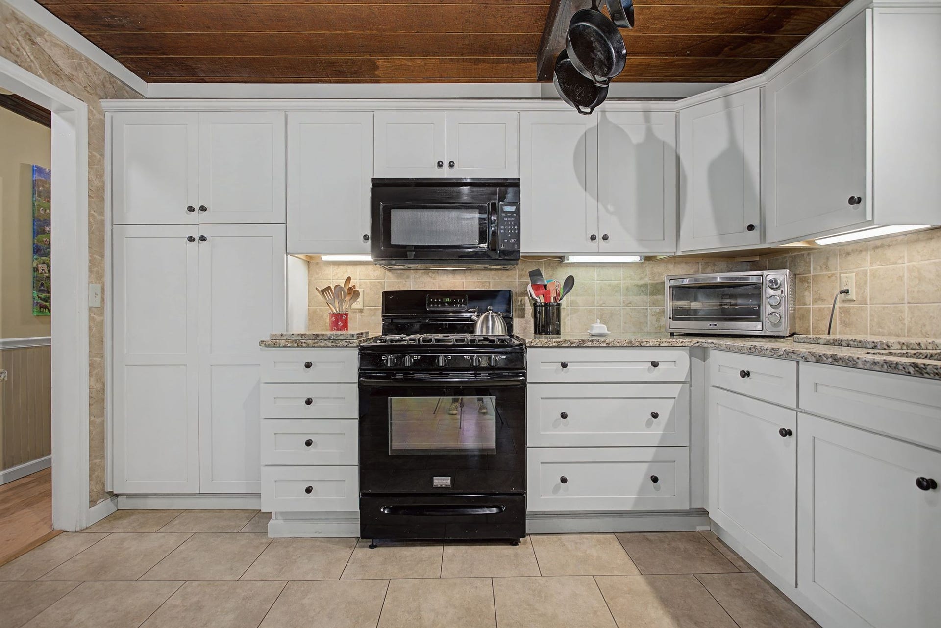 1545 Irwin Rd, Lewisburg, TN 37091 Lots of counter and prep area and large storage pantry