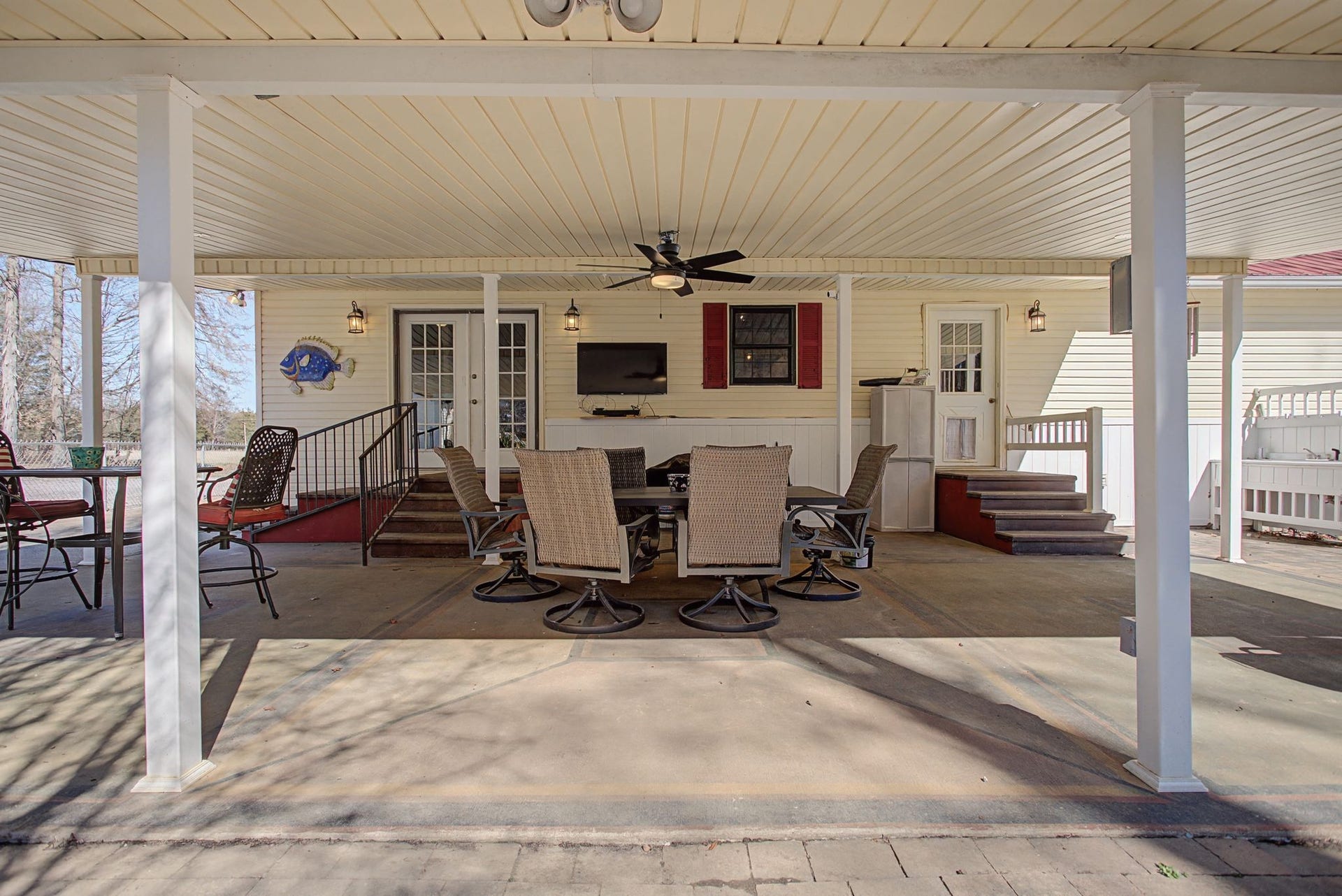 1545 Irwin Rd, Lewisburg, TN 37091 Covered back patio