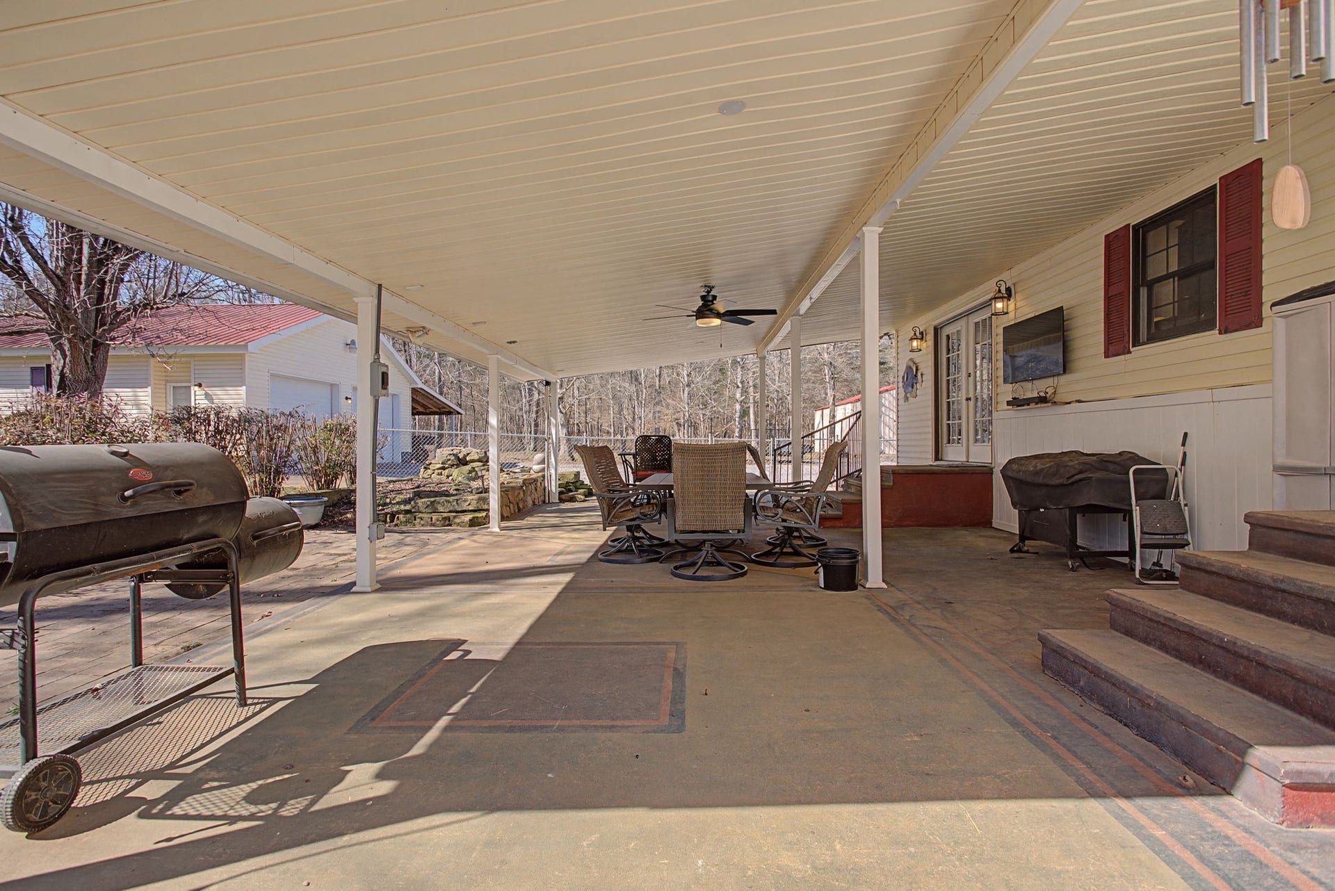 1545 Irwin Rd, Lewisburg, TN 37091 Another view of large covered patio