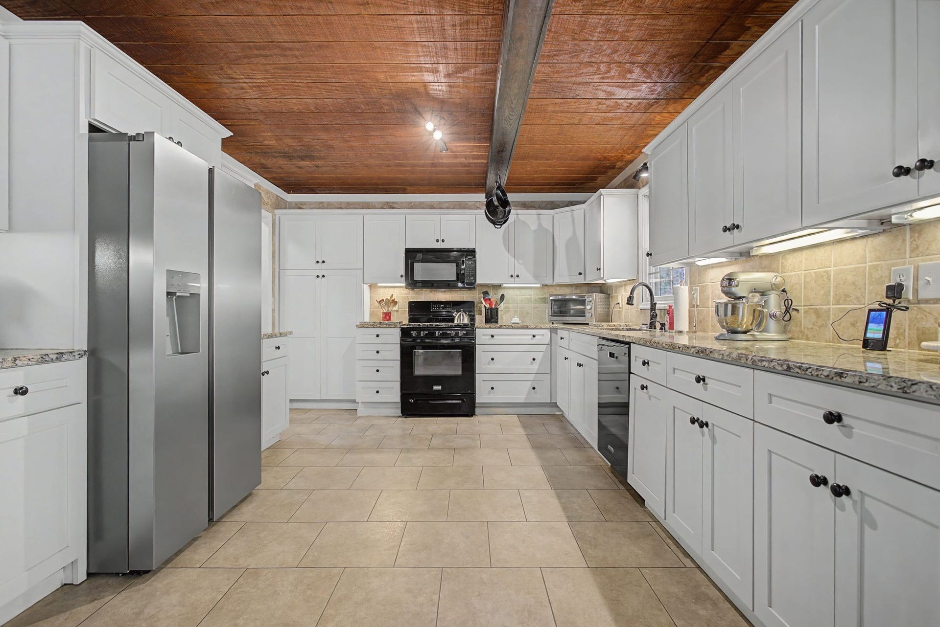 1545 Irwin Rd, Lewisburg, TN 37091 Cheerful white cabinets in Kitchen with granite counters and under cabinet lighting