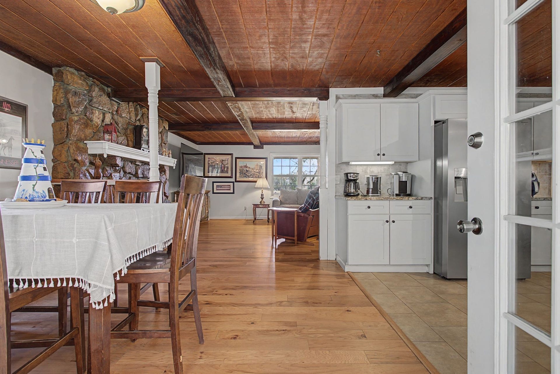 1545 Irwin Rd, Lewisburg, TN 37091 A view of the eat in area, kitchen and family room from the back door entrance