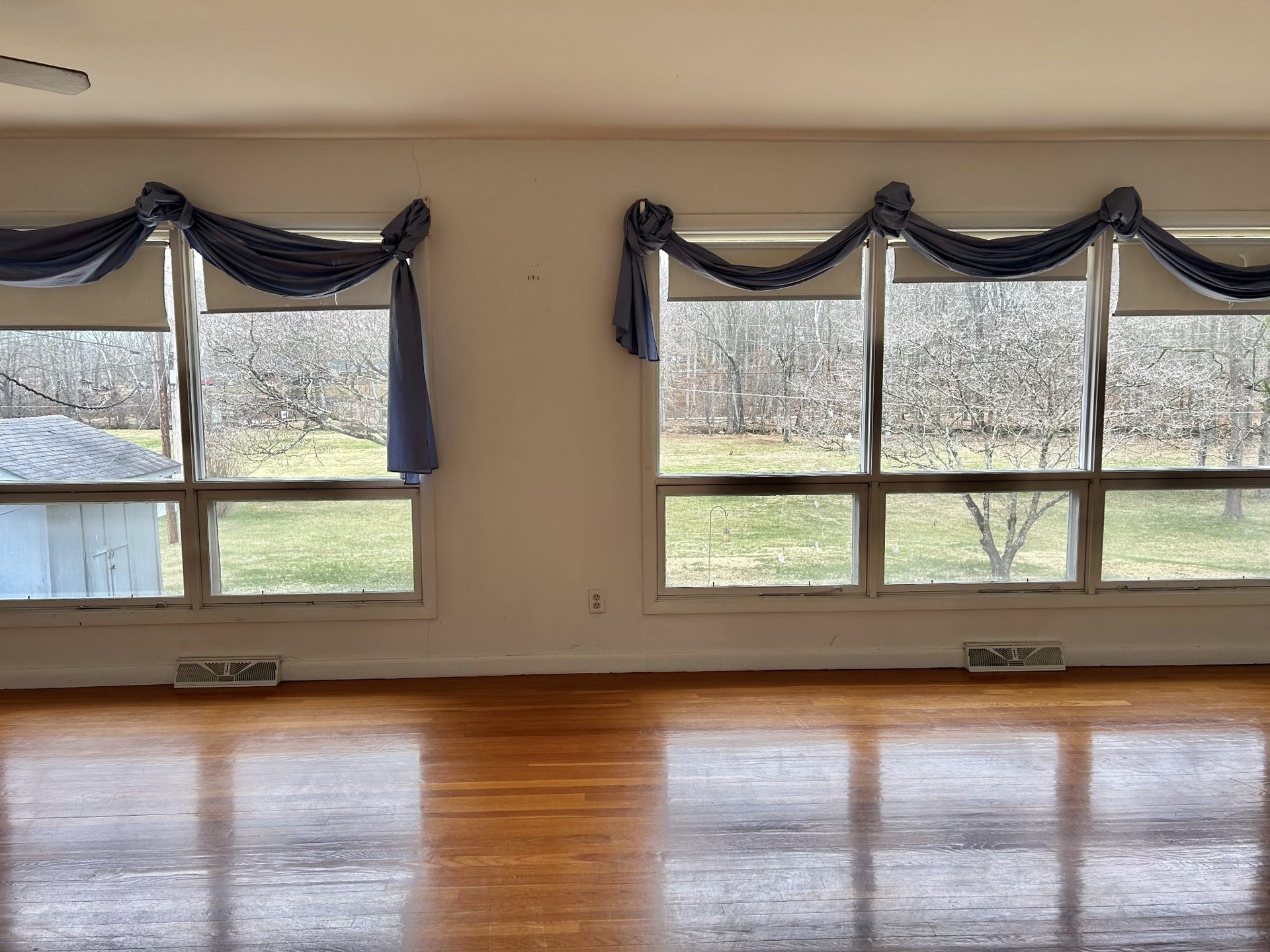 1301 Sycamore Dr, Manchester, TN 37355 1301 Sycamore Dr, Manchester, TN 37355
