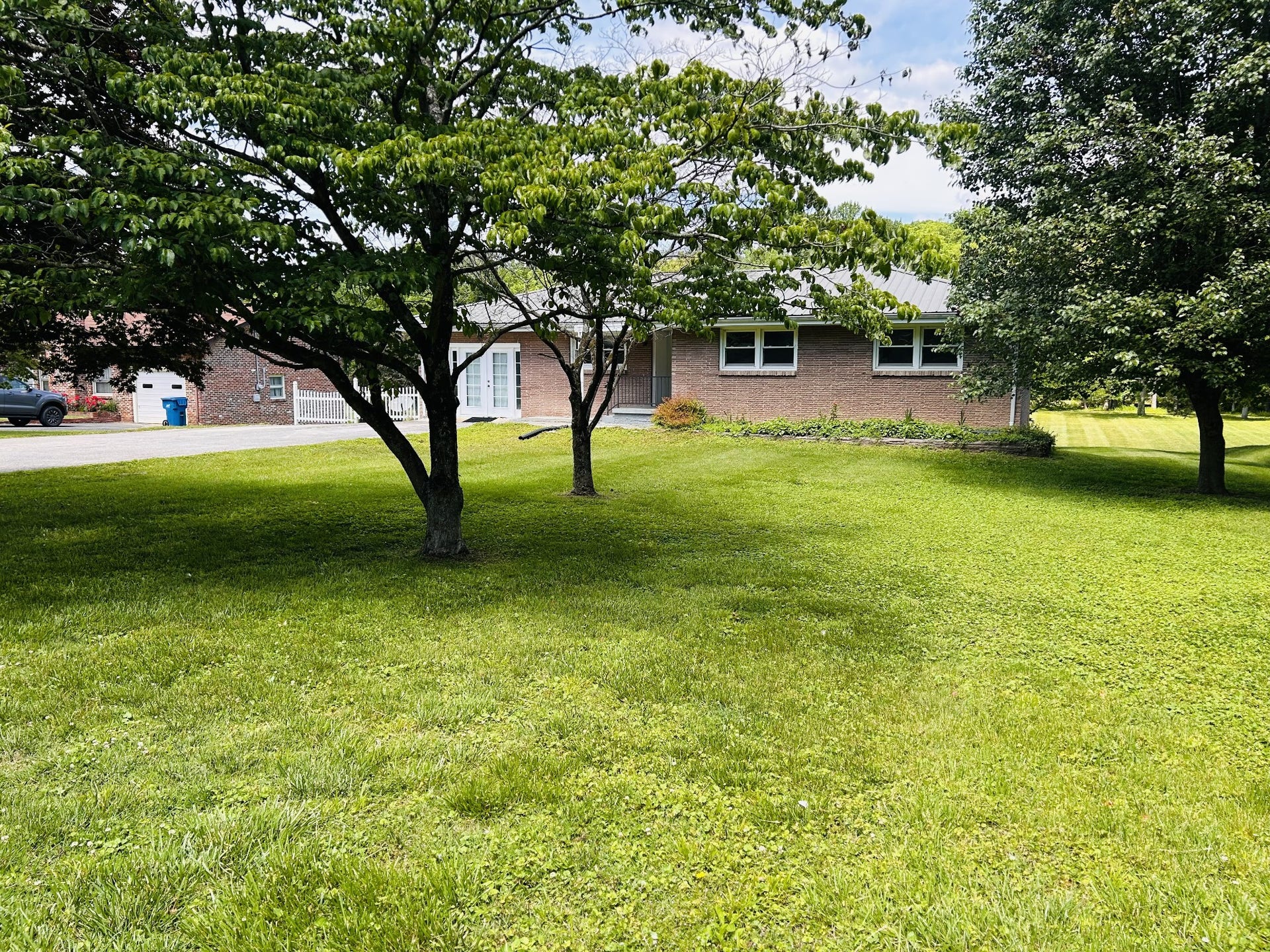 1301 Sycamore Dr, Manchester, TN 37355 1301 Sycamore Dr, Manchester, TN 37355
