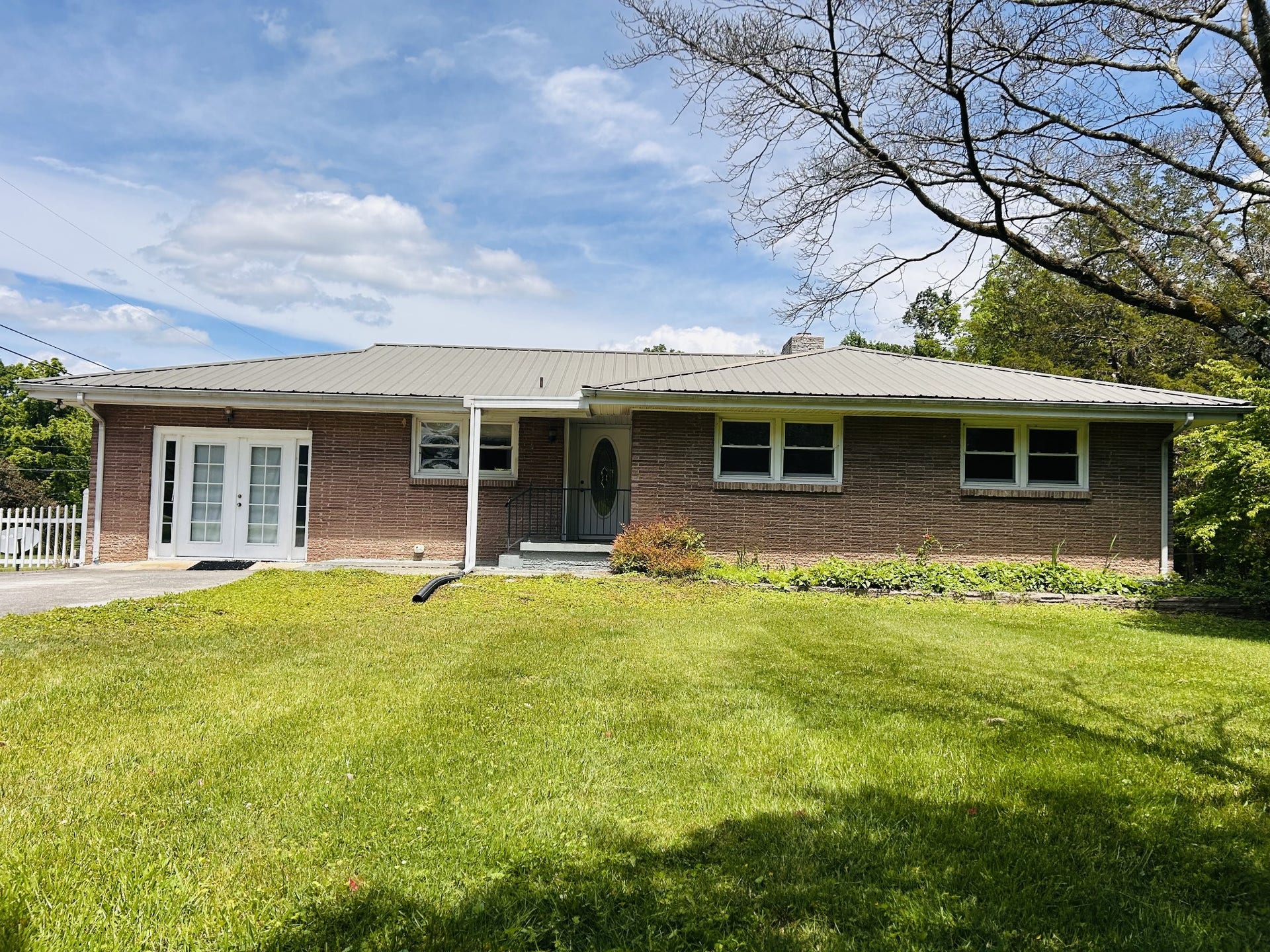 1301 Sycamore Dr, Manchester, TN 37355 1301 Sycamore Dr, Manchester, TN 37355