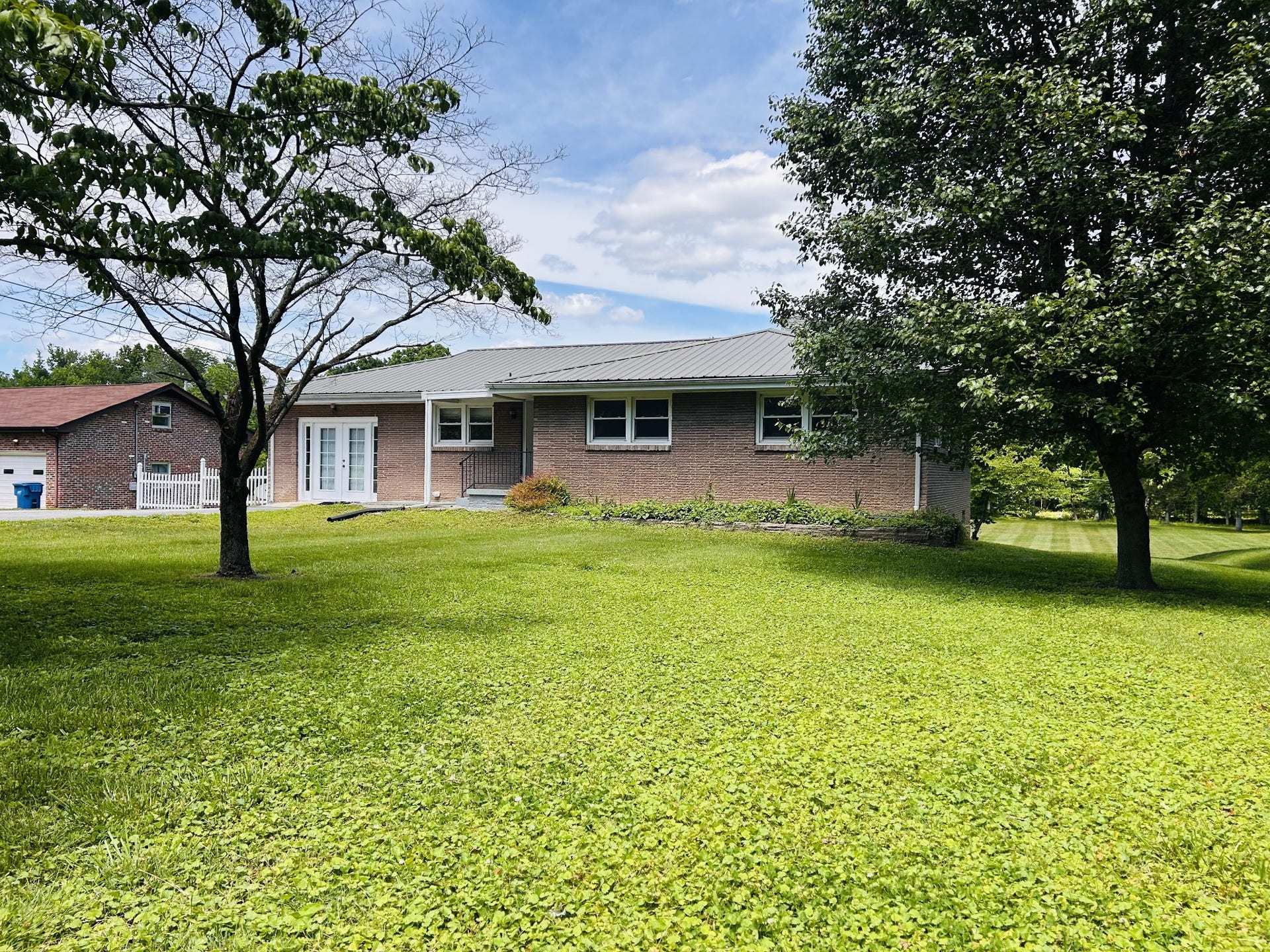 1301 Sycamore Dr, Manchester, TN 37355 1301 Sycamore Dr, Manchester, TN 37355