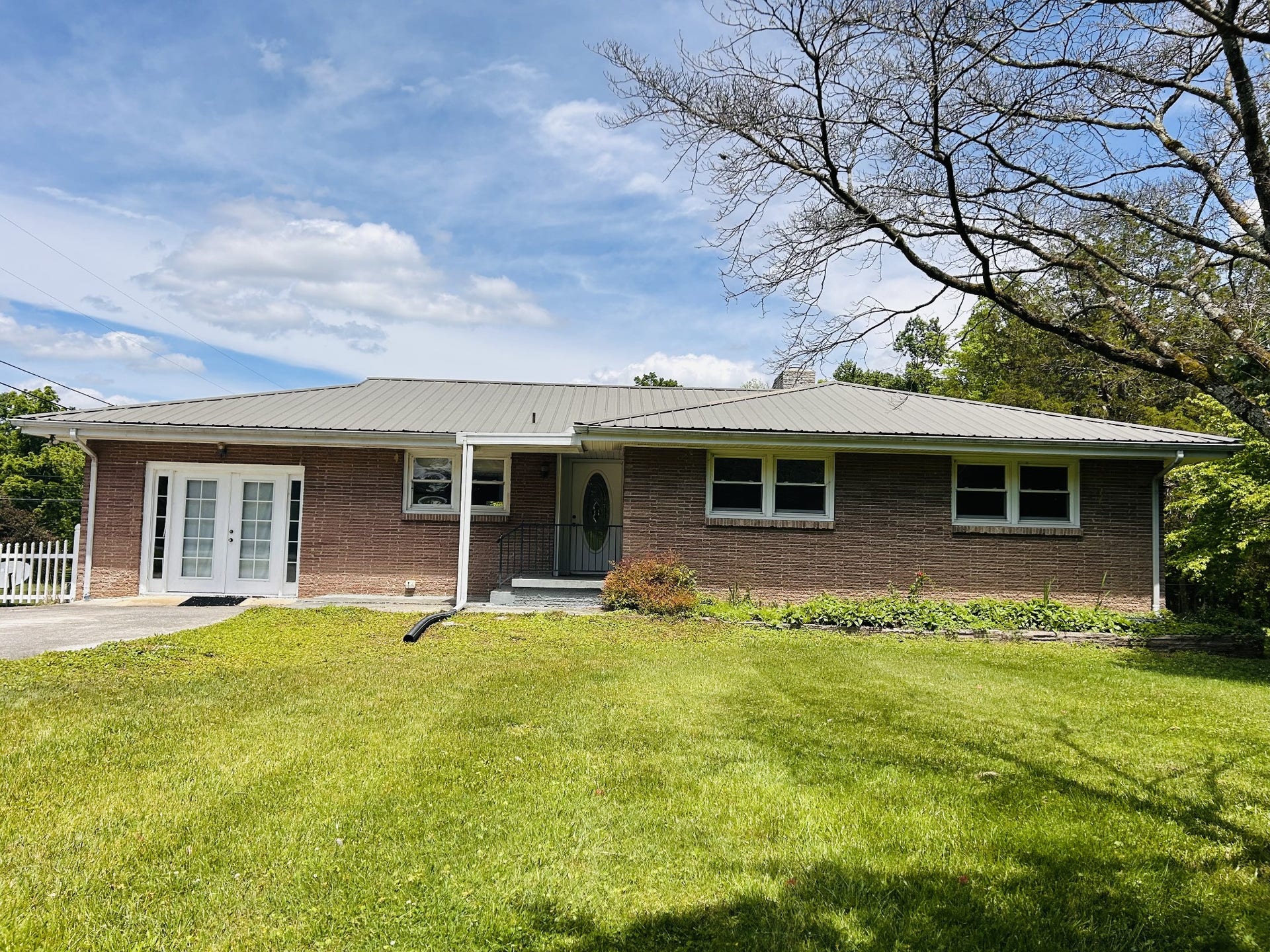 1301 Sycamore Dr, Manchester, TN 37355 1301 Sycamore Dr, Manchester, TN 37355