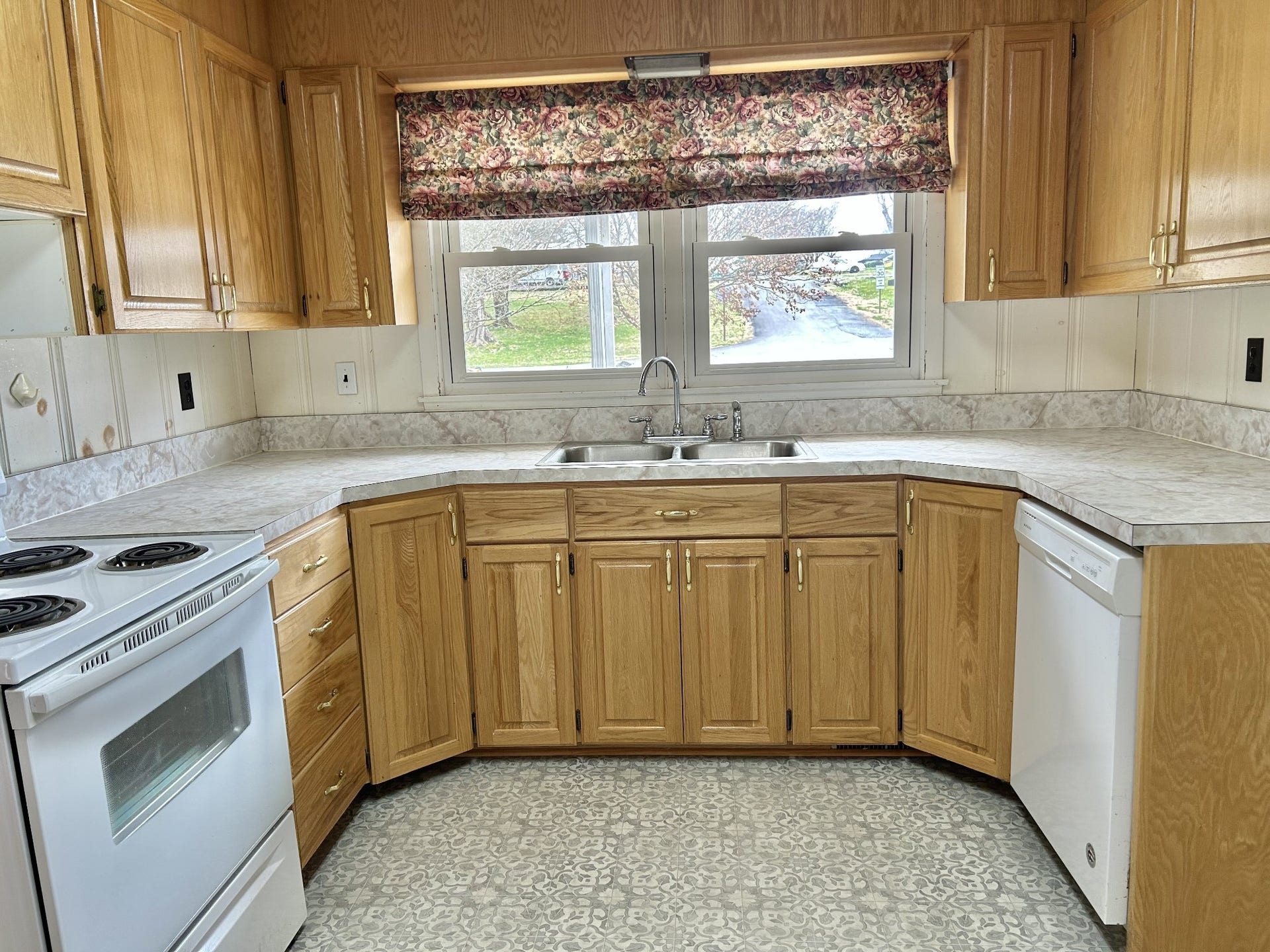 1301 Sycamore Dr, Manchester, TN 37355 1301 Sycamore Dr, Manchester, TN 37355