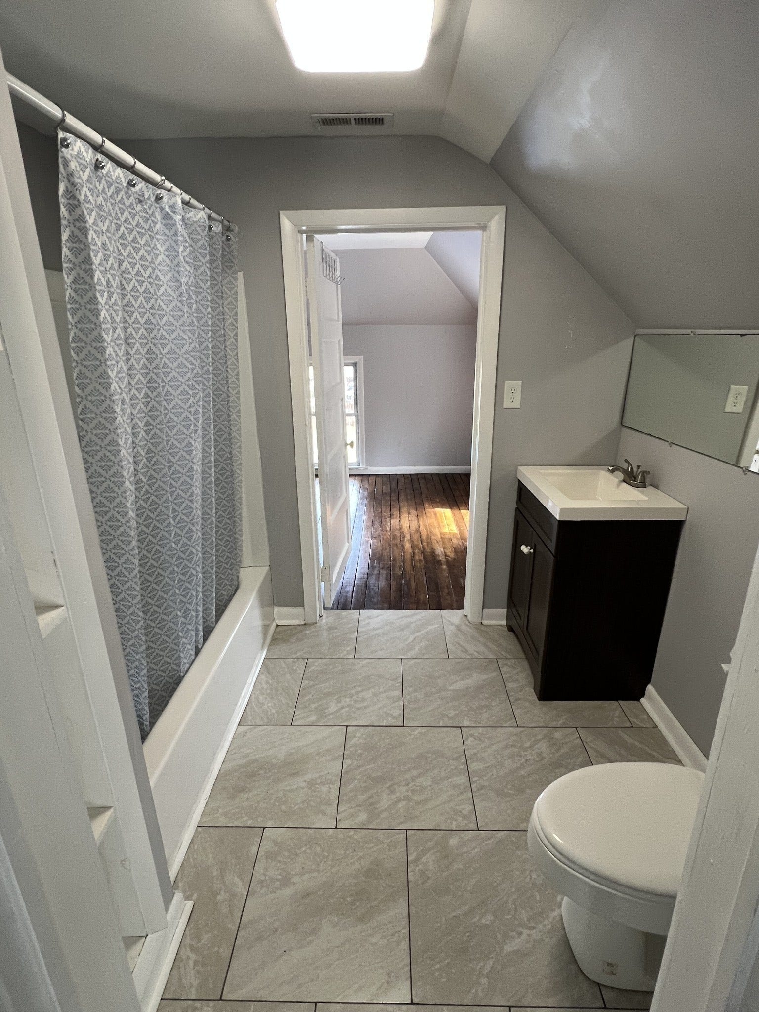 201 Pleasant St, Mount Pleasant, TN 38474 Second Floor Bath