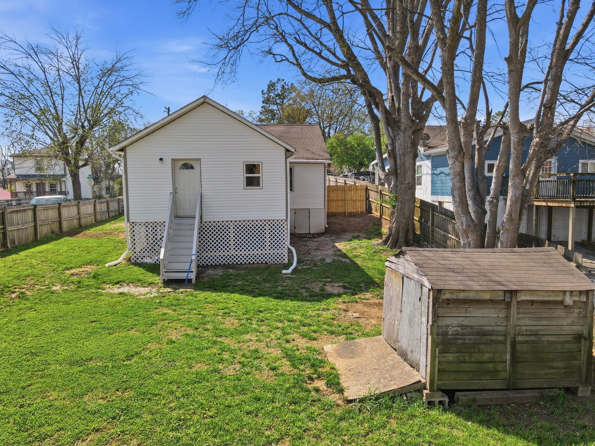319 E 17th St, Columbia, TN 38401 319 E 17th St, Columbia, TN 38401