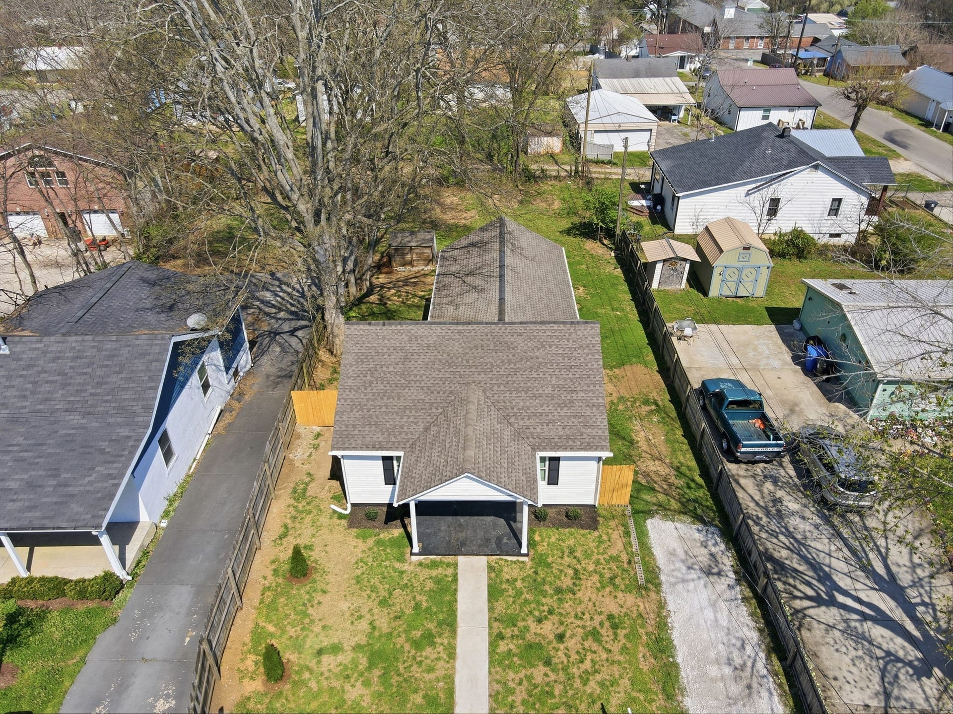 319 E 17th St, Columbia, TN 38401 319 E 17th St, Columbia, TN 38401