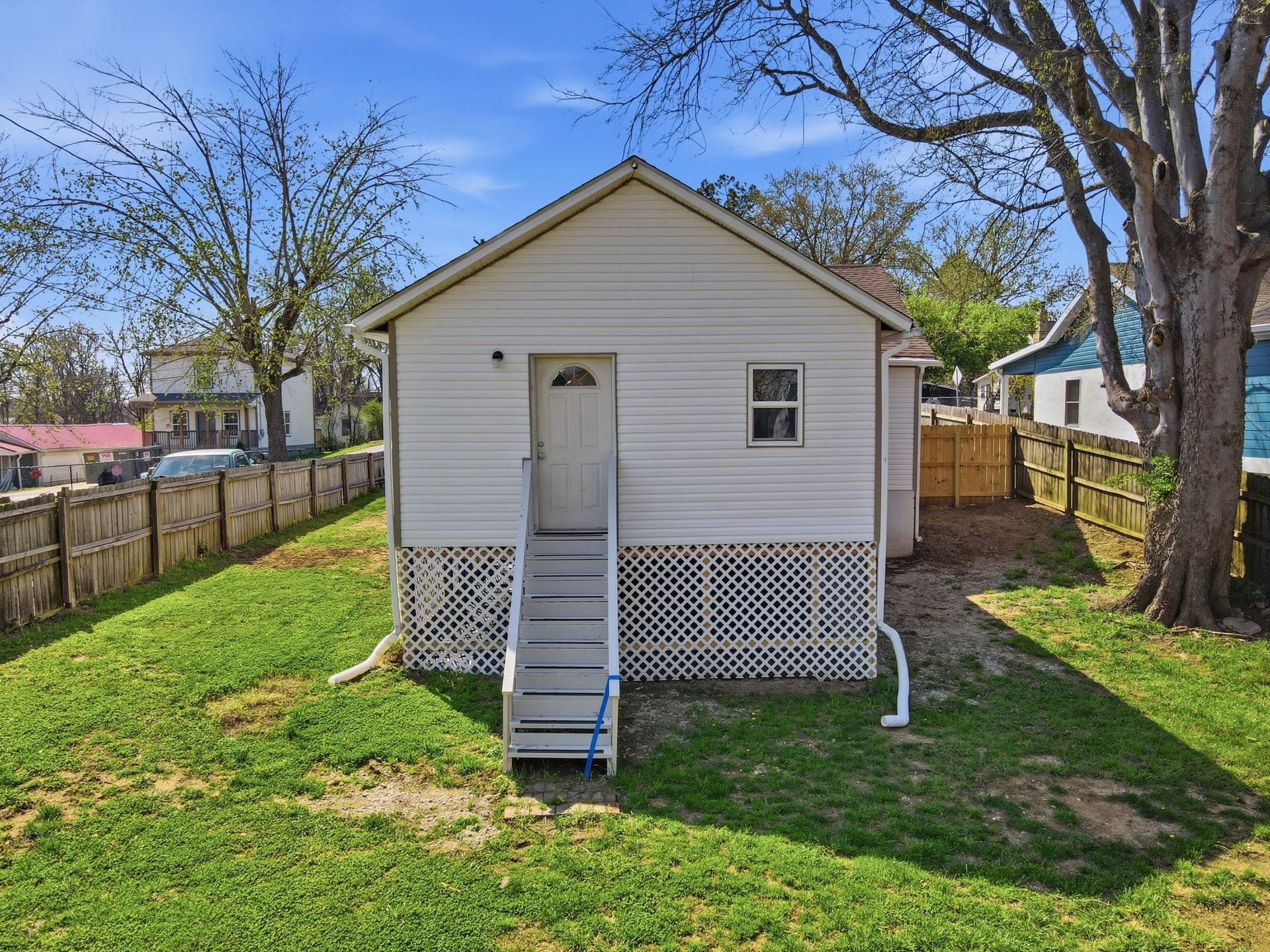 319 E 17th St, Columbia, TN 38401 319 E 17th St, Columbia, TN 38401