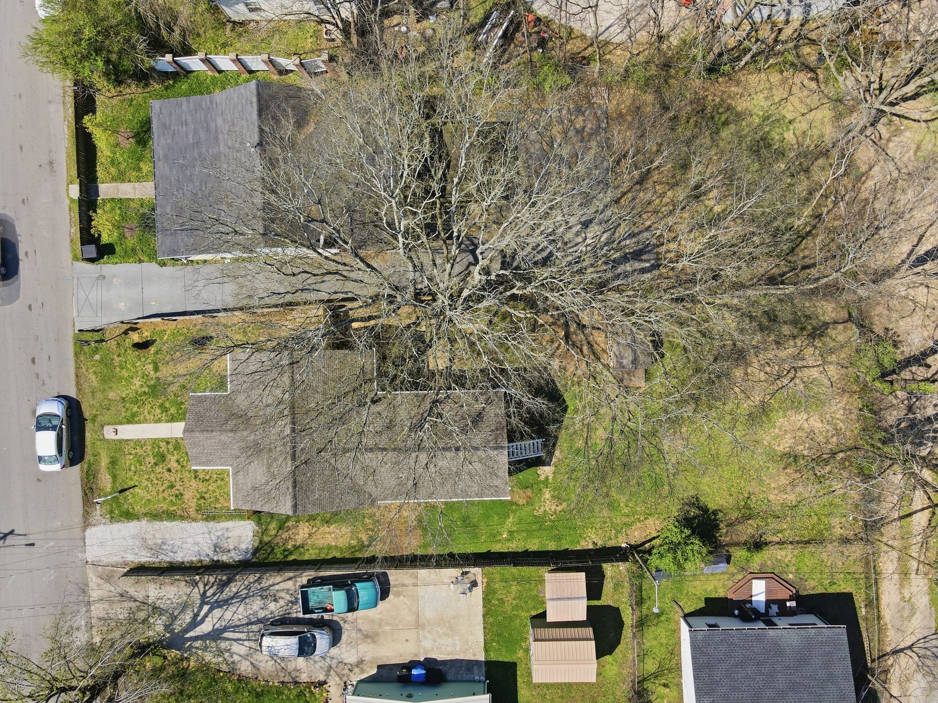 319 E 17th St, Columbia, TN 38401 319 E 17th St, Columbia, TN 38401