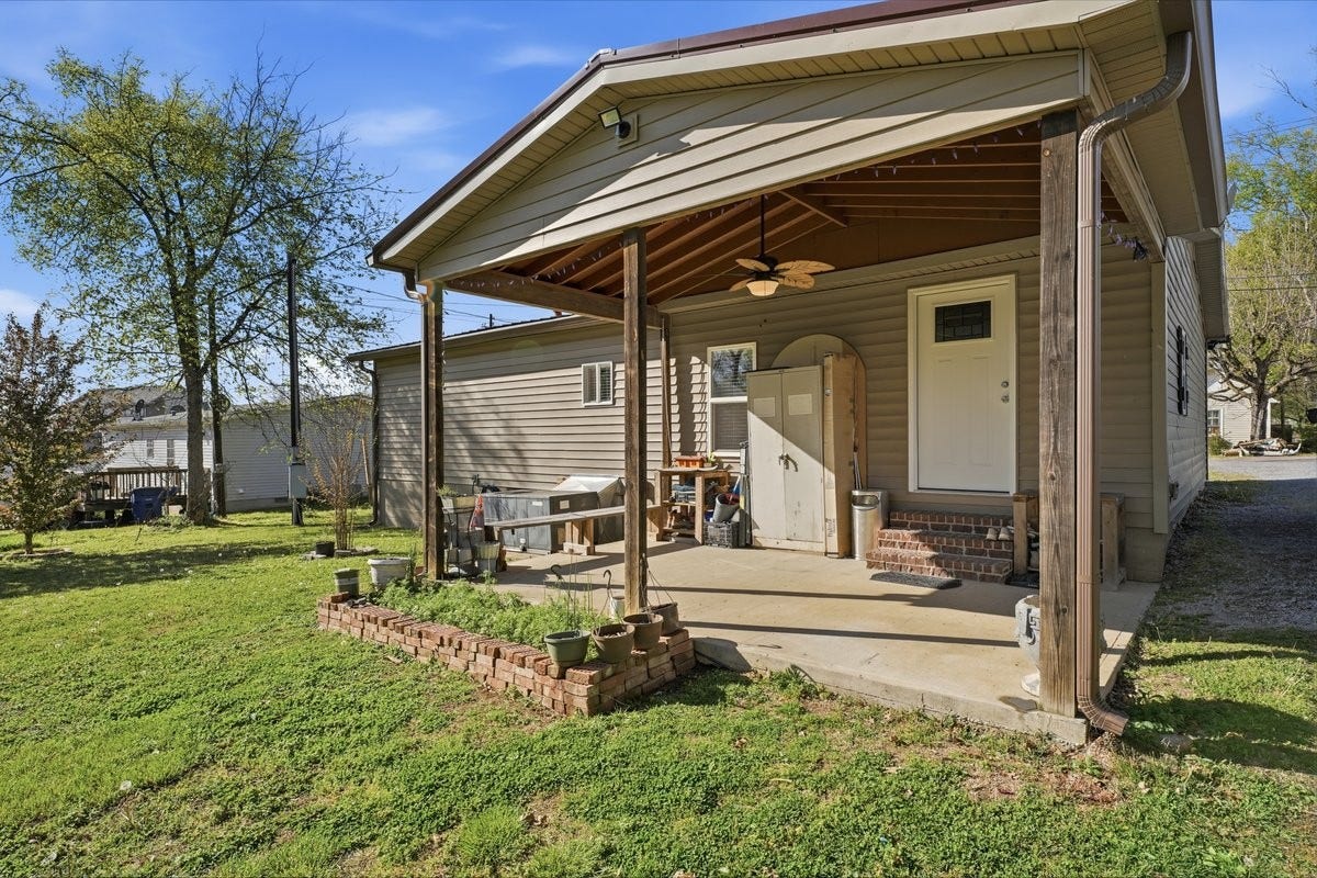 308 Carney St, Shelbyville, TN 37160 308 Carney St, Shelbyville, TN 37160