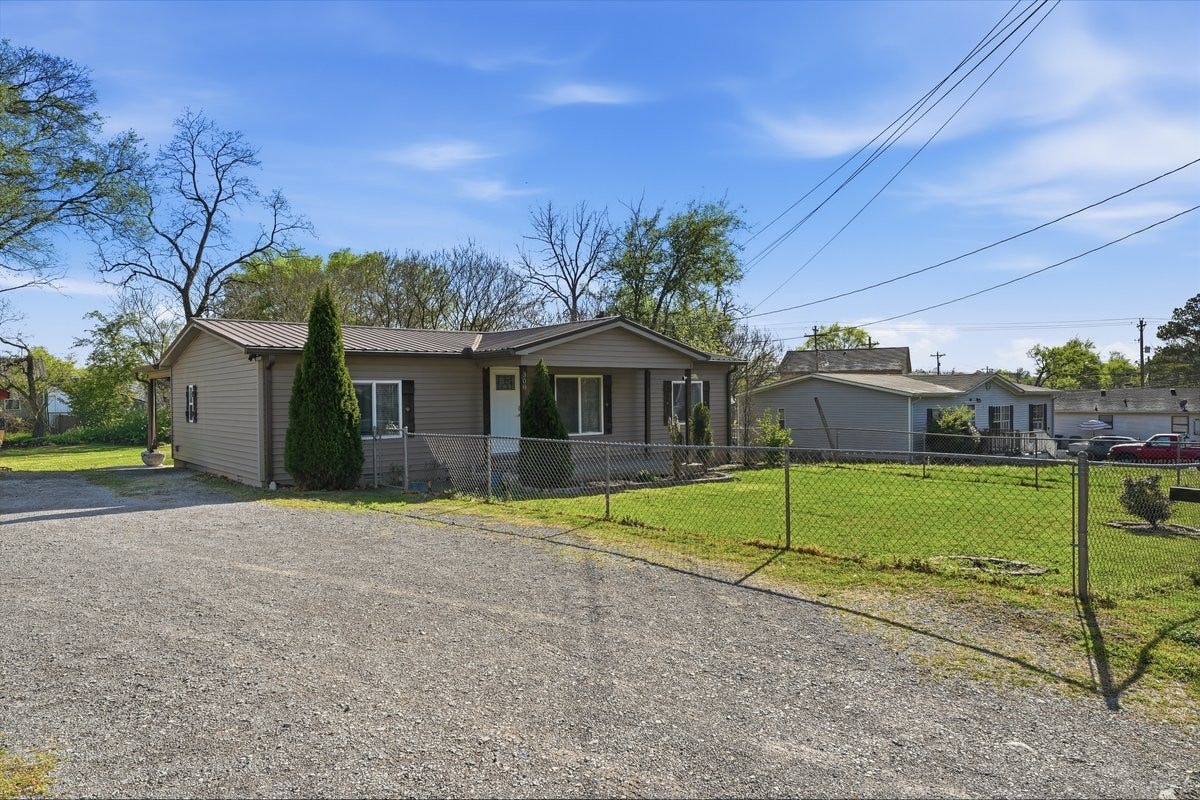 308 Carney St, Shelbyville, TN 37160 308 Carney St, Shelbyville, TN 37160