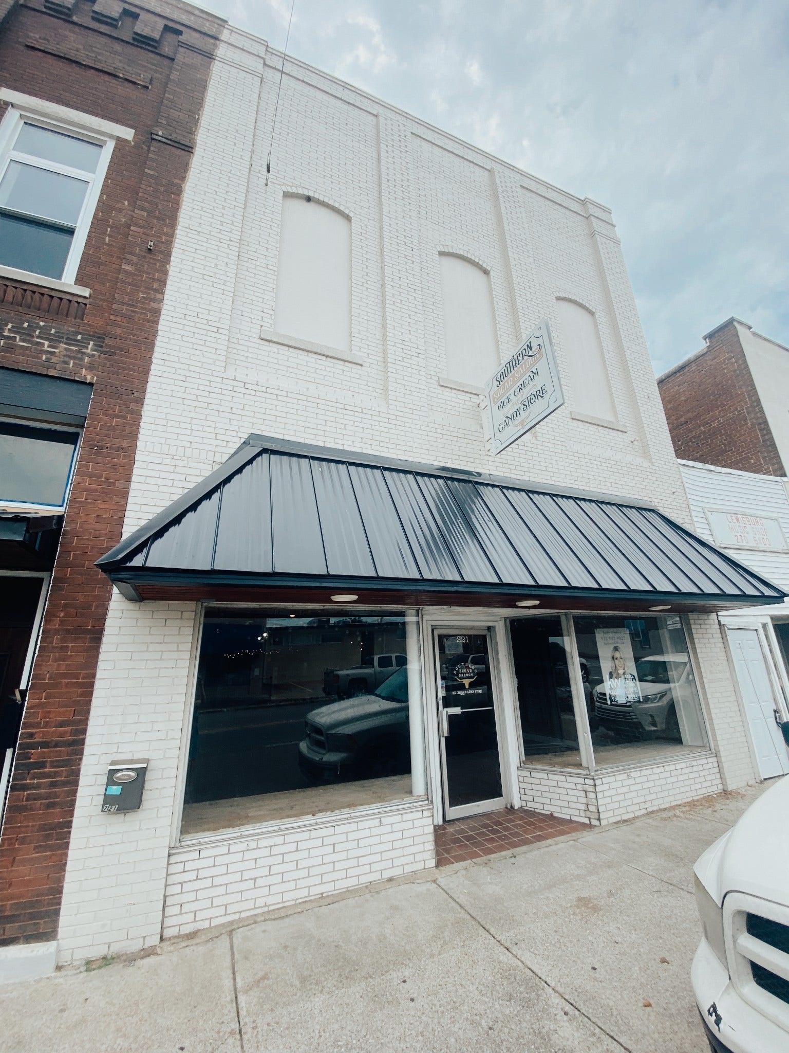 221 W Commerce St, Lewisburg, TN 37091 221 W Commerce St, Lewisburg, TN 37091