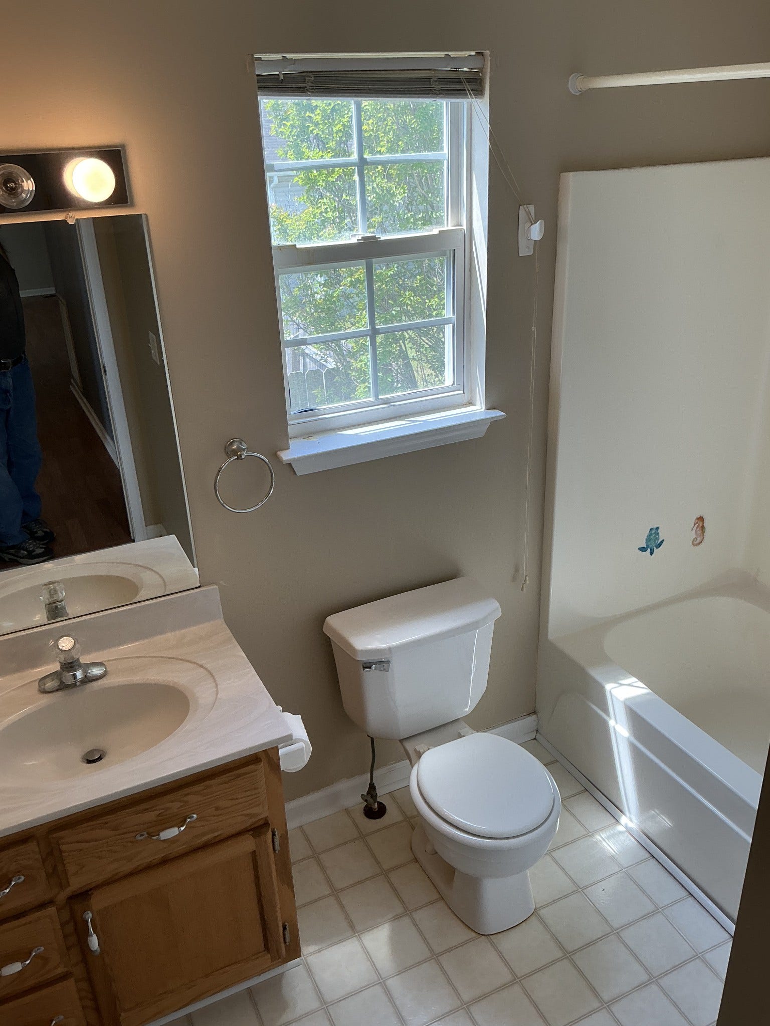 1706 Brittany Ct, Columbia, TN 38401 Bath 2