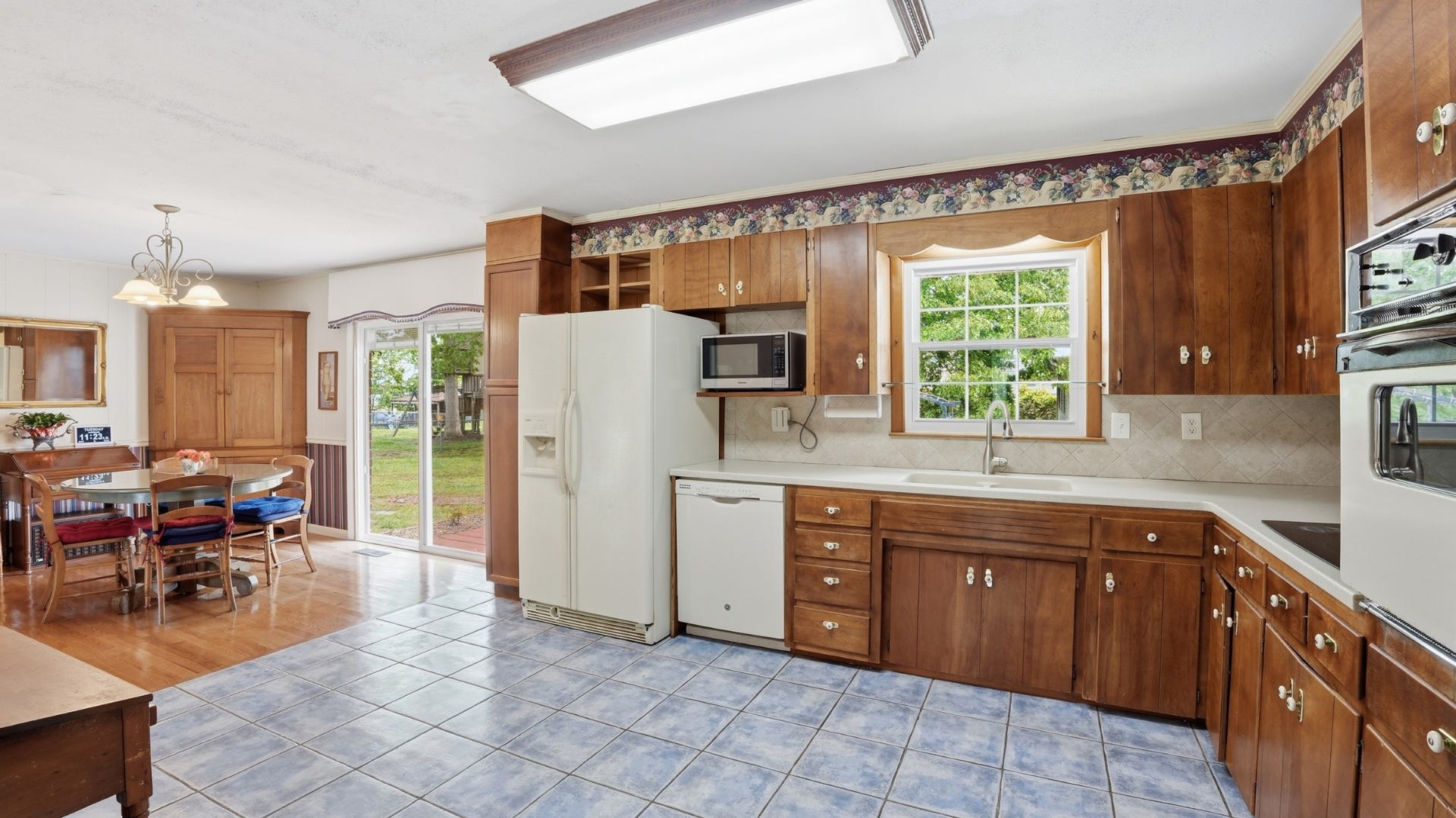 1205 Woodcrest Dr, Manchester, TN 37355 1205 Woodcrest Dr, Manchester, TN 37355