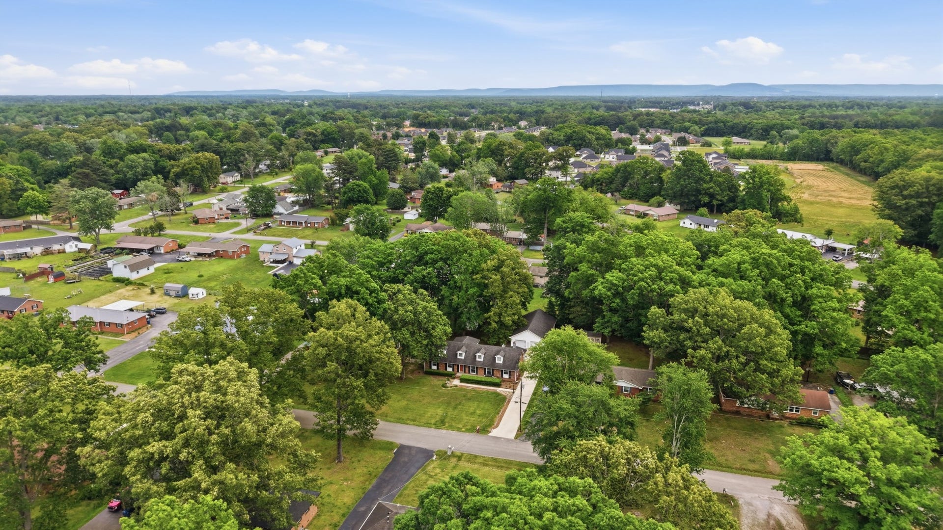 1205 Woodcrest Dr, Manchester, TN 37355 1205 Woodcrest Dr, Manchester, TN 37355