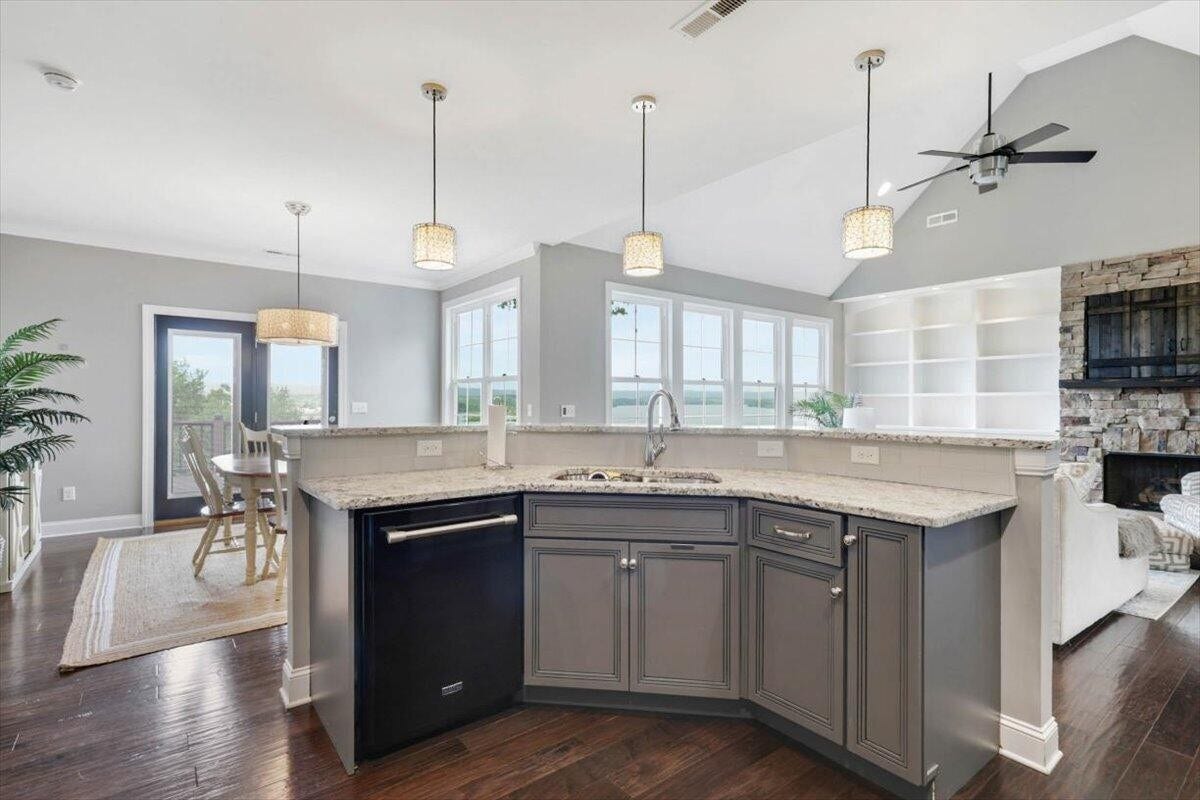6201 Breezy Hollow Lane, Harrison, TN 37341 6201 Breezy Hollow Lane, Harrison, TN 37341