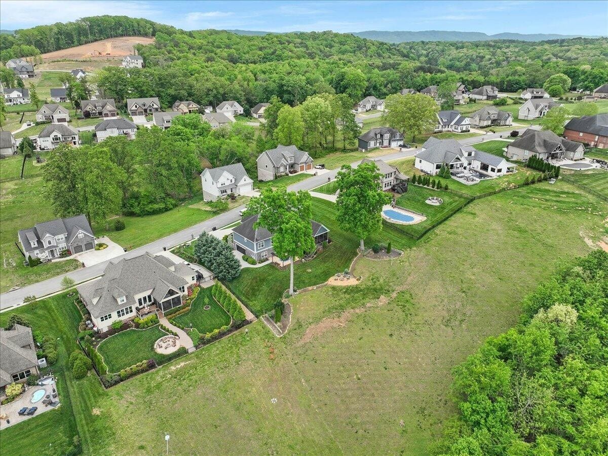 6201 Breezy Hollow Lane, Harrison, TN 37341 6201 Breezy Hollow Lane, Harrison, TN 37341
