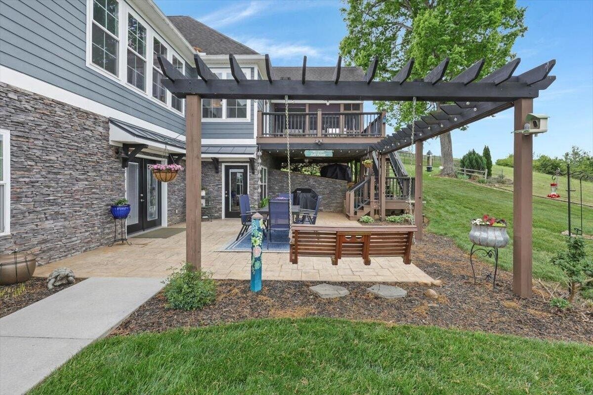 6201 Breezy Hollow Lane, Harrison, TN 37341 6201 Breezy Hollow Lane, Harrison, TN 37341