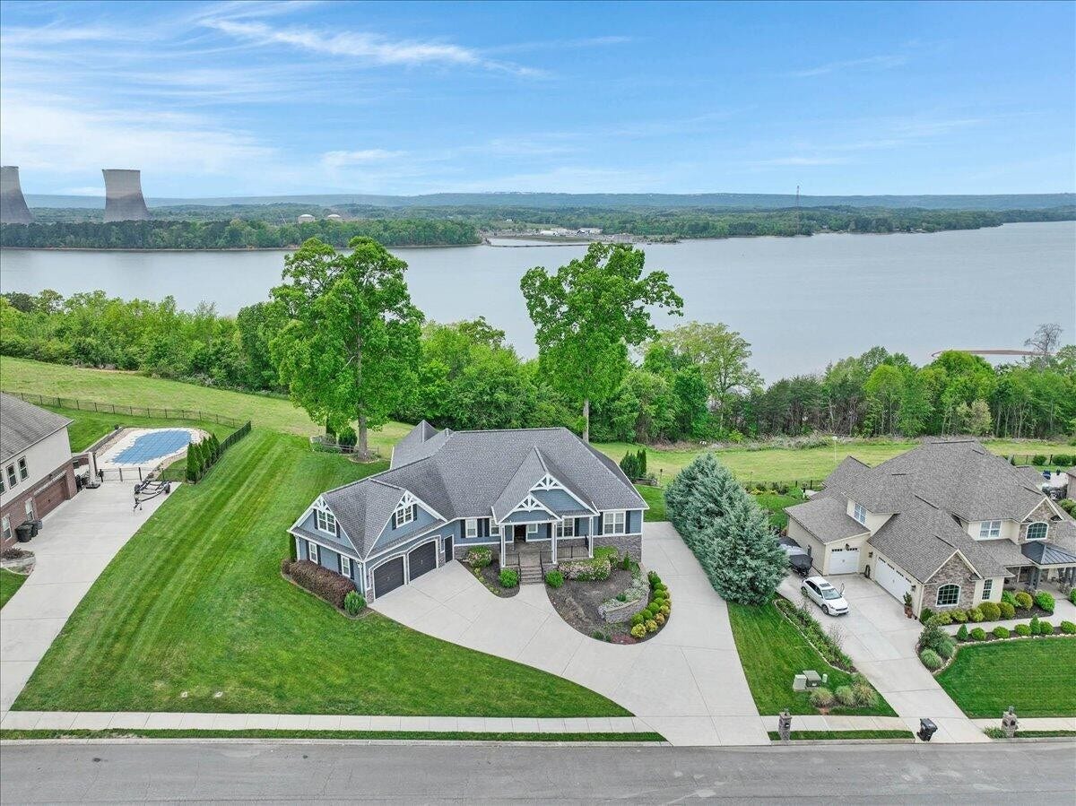 6201 Breezy Hollow Lane, Harrison, TN 37341 6201 Breezy Hollow Lane, Harrison, TN 37341