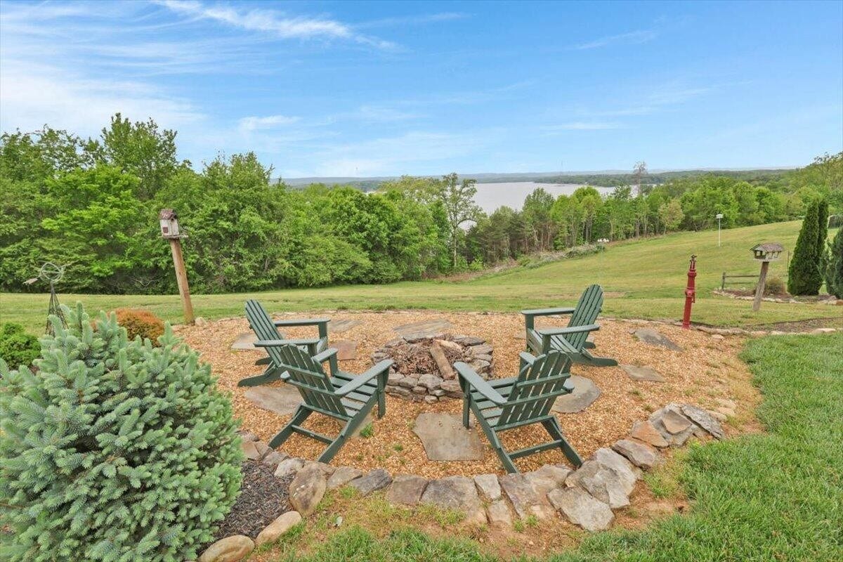 6201 Breezy Hollow Lane, Harrison, TN 37341 6201 Breezy Hollow Lane, Harrison, TN 37341