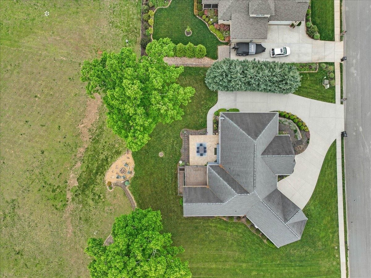 6201 Breezy Hollow Lane, Harrison, TN 37341 6201 Breezy Hollow Lane, Harrison, TN 37341
