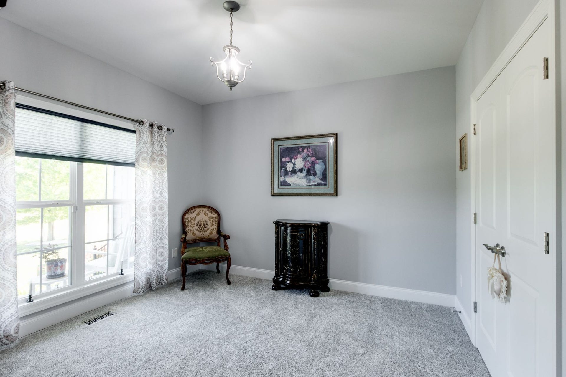 366 Lexington Cir, Manchester, TN 37355 Bedroom # 2 with lots of natural light.