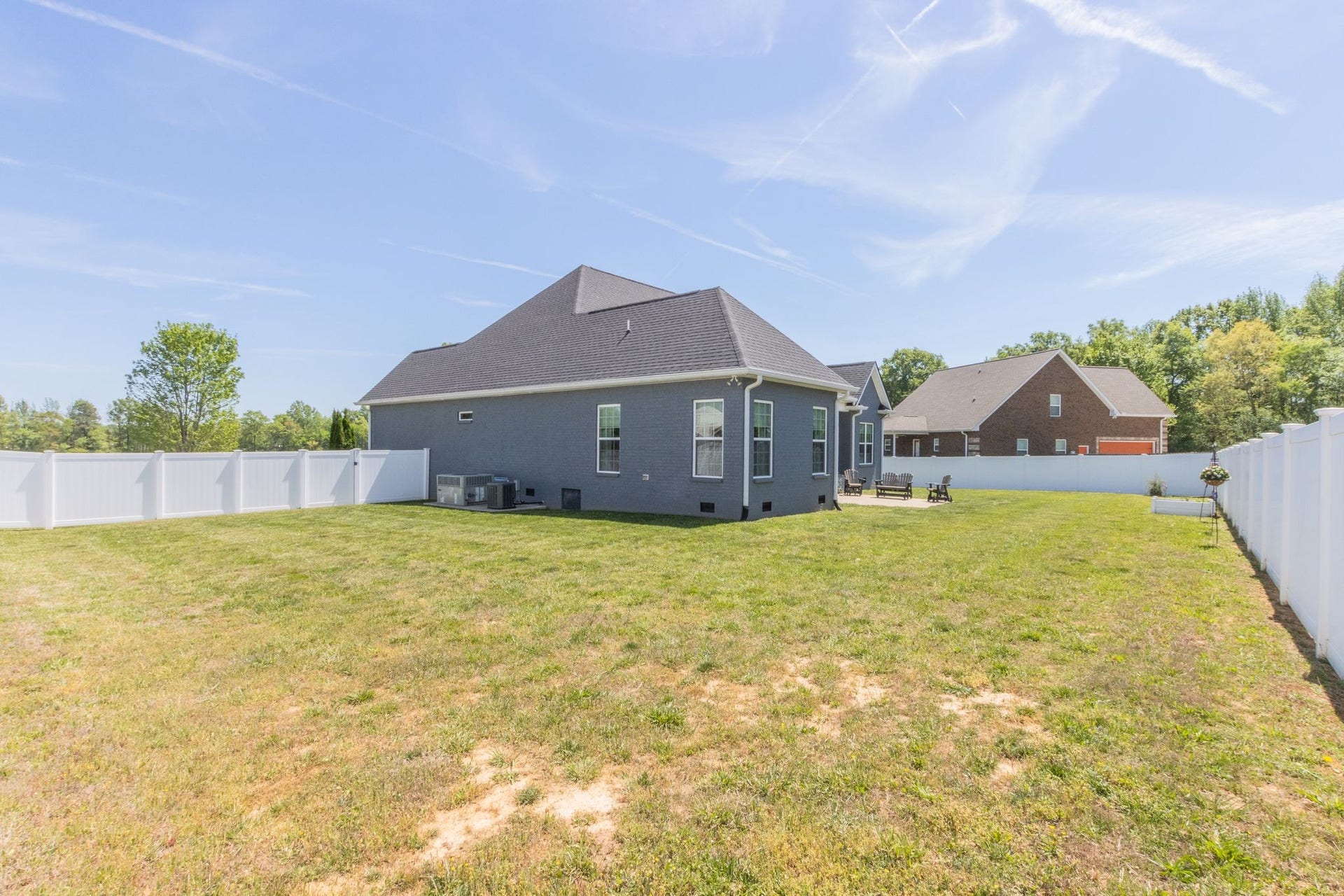 366 Lexington Cir, Manchester, TN 37355 Huge fenced in back yard!
