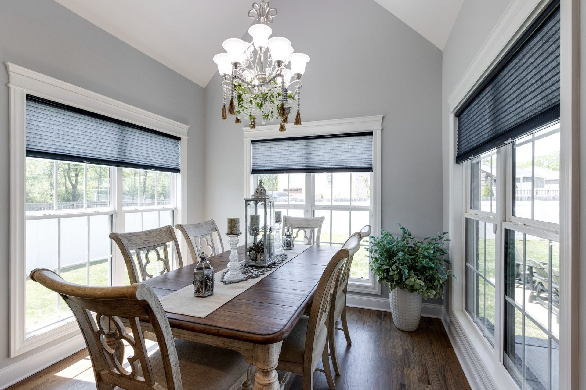 366 Lexington Cir, Manchester, TN 37355 Dinning room off the Kitchen for all your gathering needs. Check out all those windows!! This house has so much natural light!