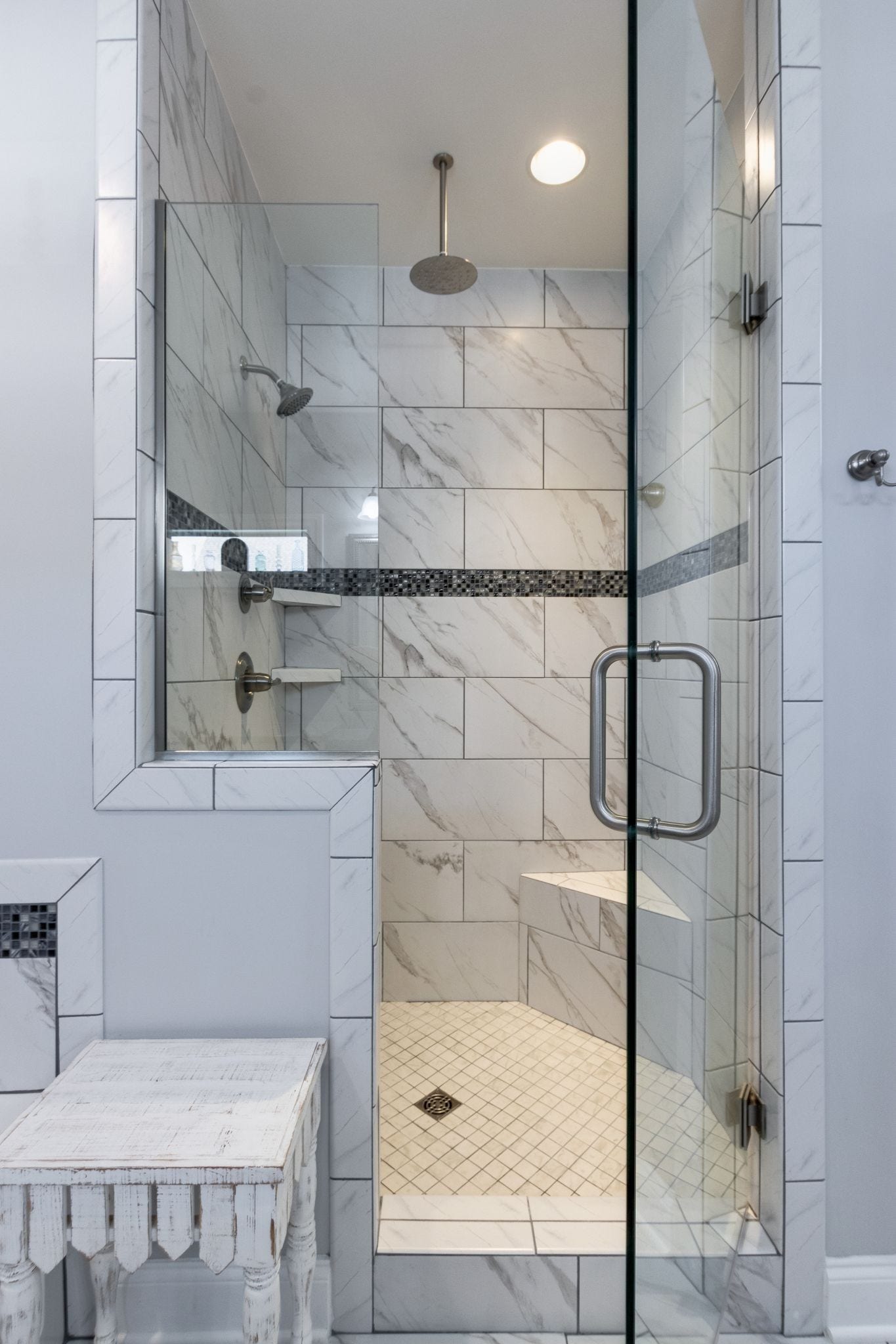 366 Lexington Cir, Manchester, TN 37355 Rain shower head and corner seat in this exceptional tiled showed