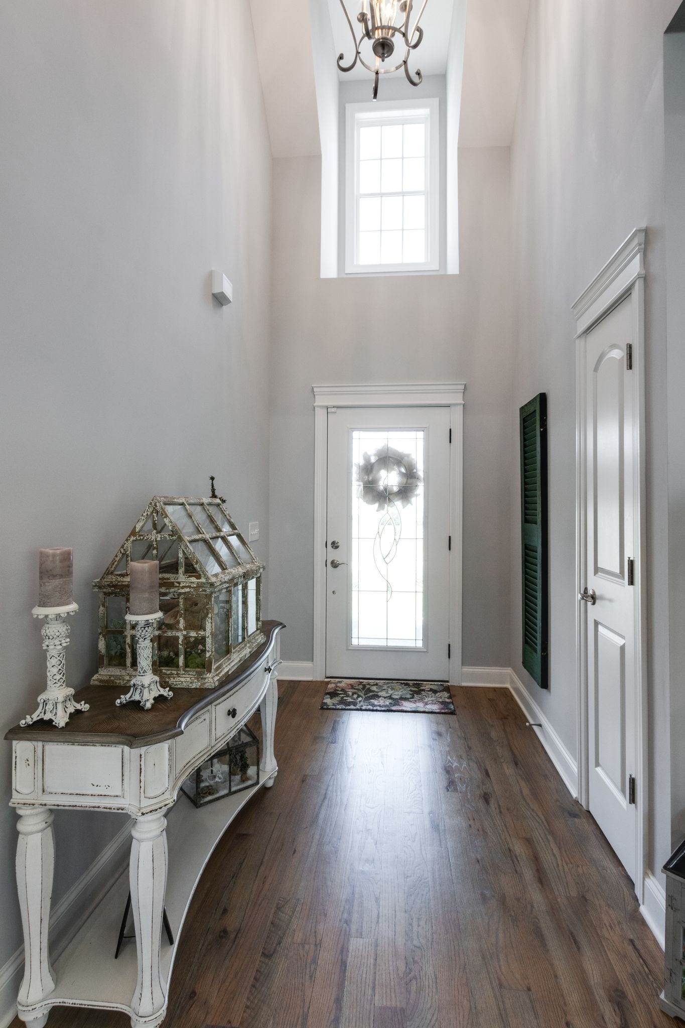 366 Lexington Cir, Manchester, TN 37355 Inviting foyer
