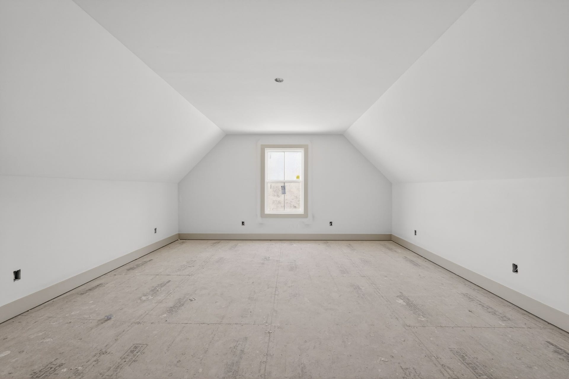 521 Powell Hollow Rd, Shelbyville, TN 37160 The large bonus room over the garage will be the only carpeted room
