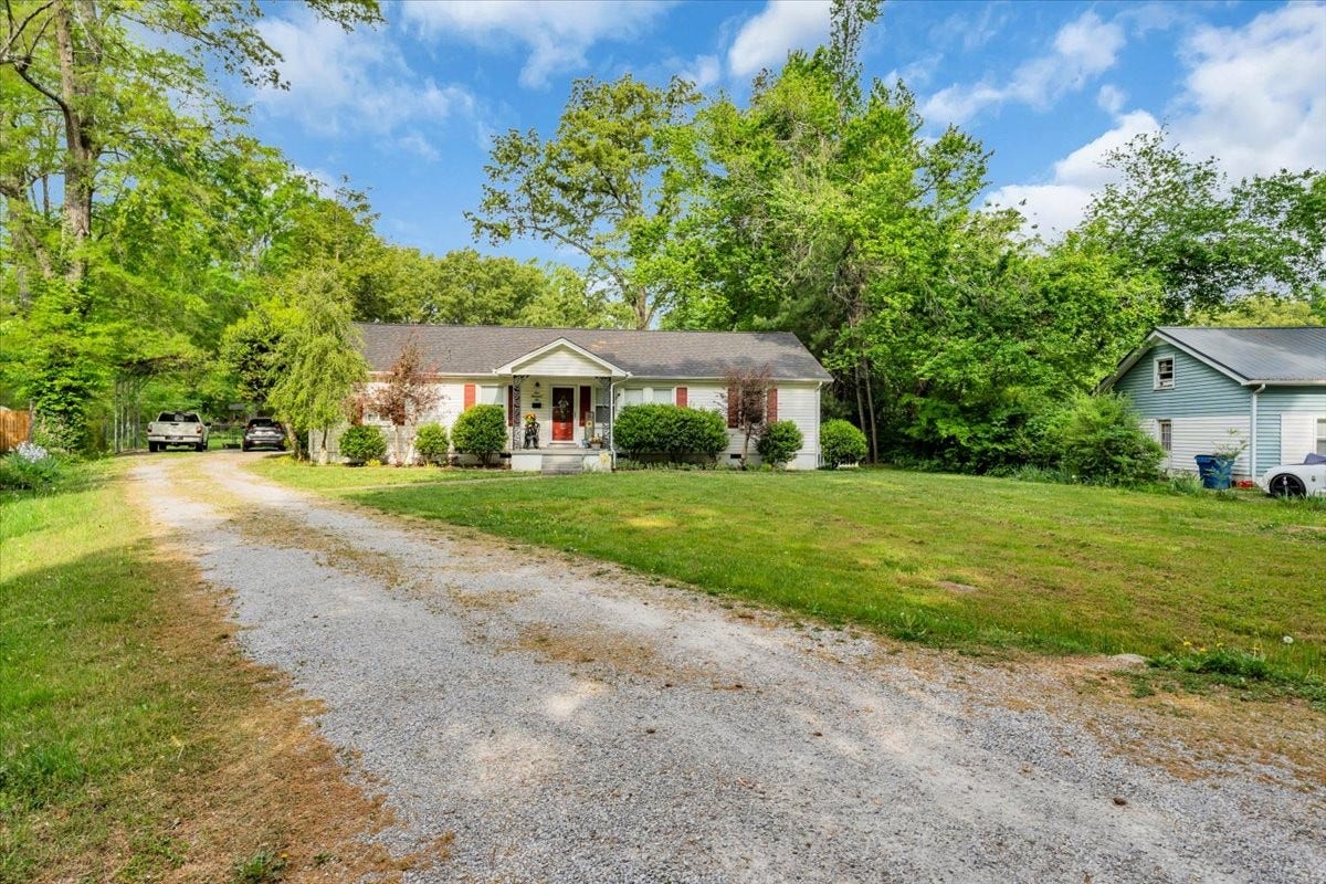 1006 Evins St, Manchester, TN 37355 1006 Evins St, Manchester, TN 37355