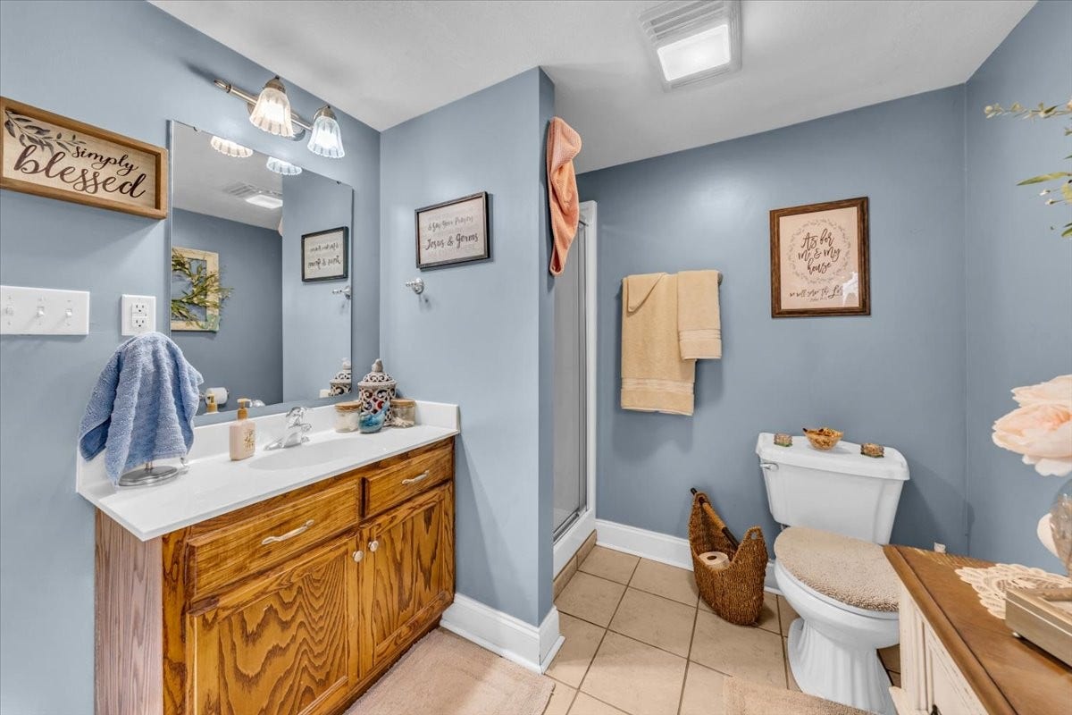 1006 Evins St, Manchester, TN 37355 1006 Evins St, Manchester, TN 37355