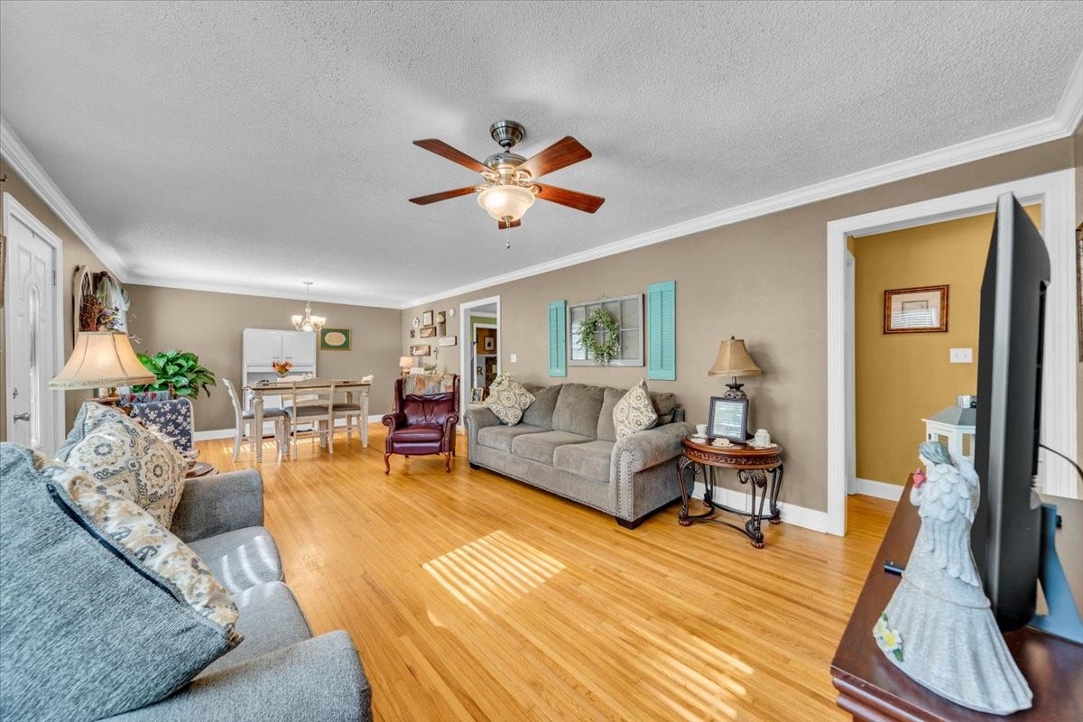 1006 Evins St, Manchester, TN 37355 1006 Evins St, Manchester, TN 37355